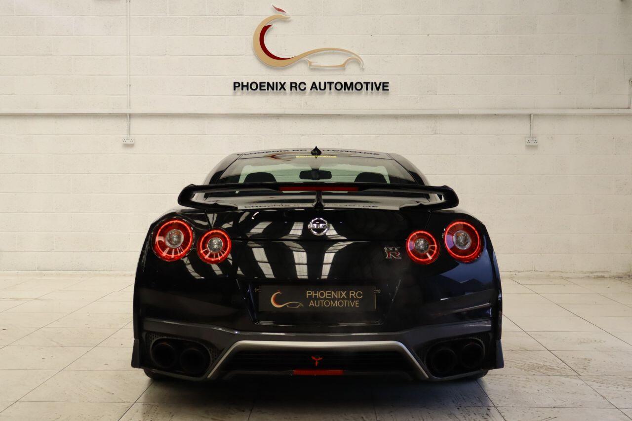Nissan GT-R view 7