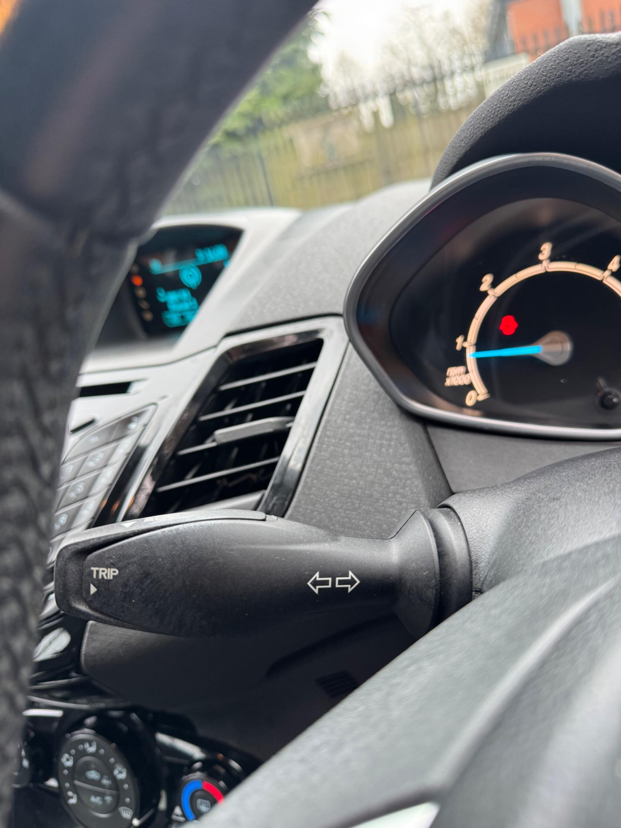 2014 Ford Fiesta 1.5 TDCi Zetec Euro 5 5dr image 9