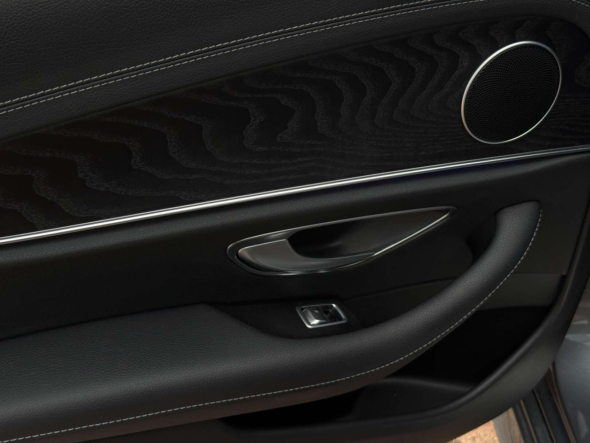 Mercedes-Benz E Class view 36