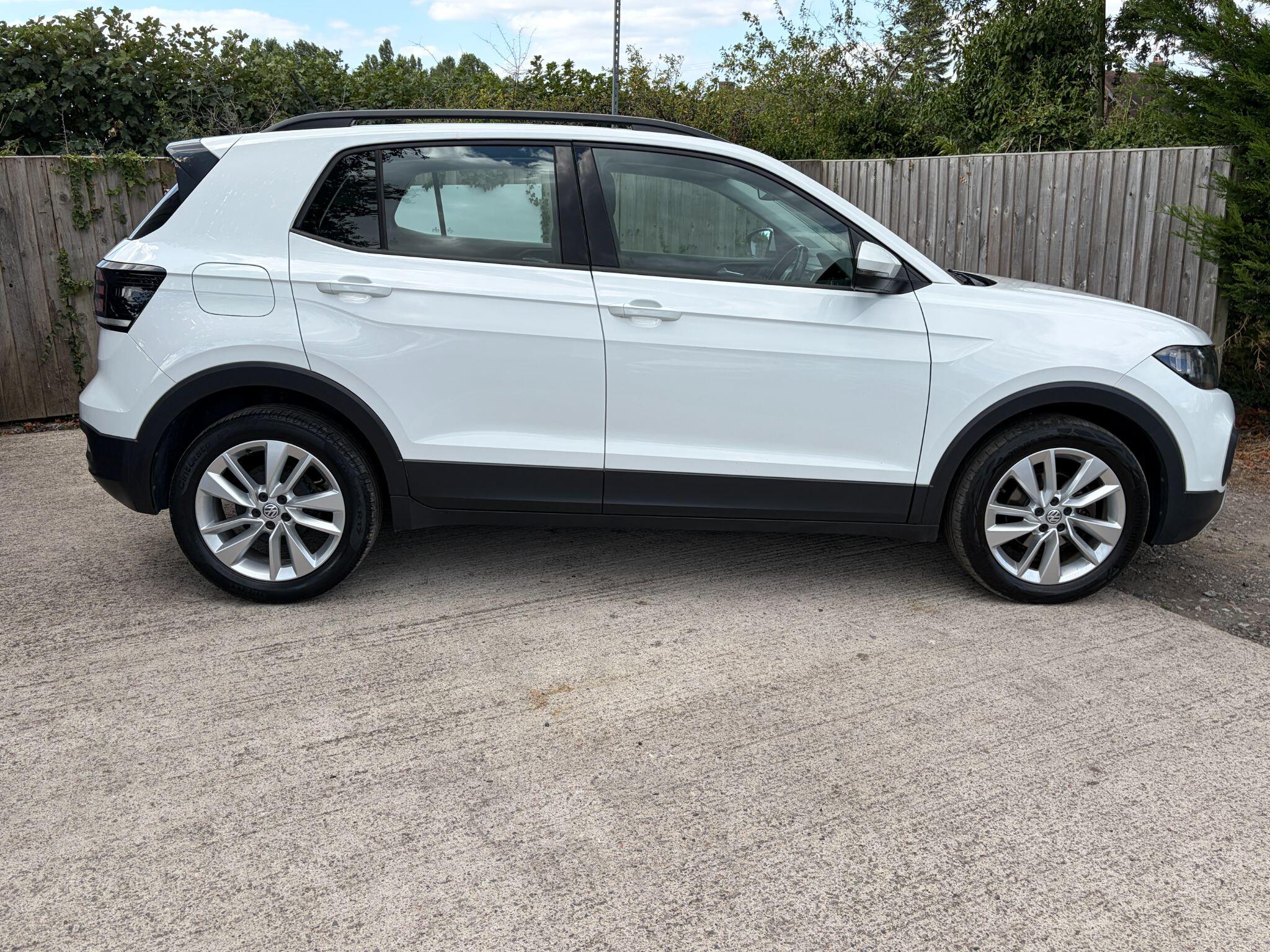 Volkswagen T-Cross view 3