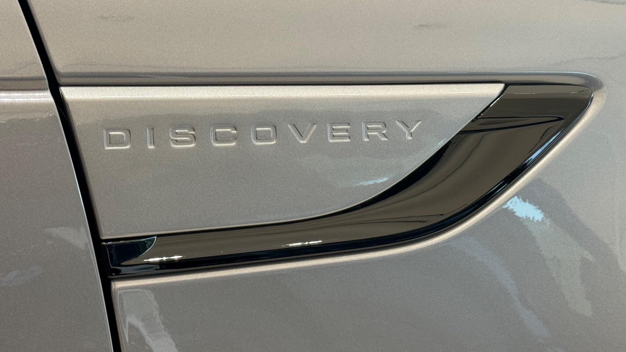 Land Rover Discovery view 32