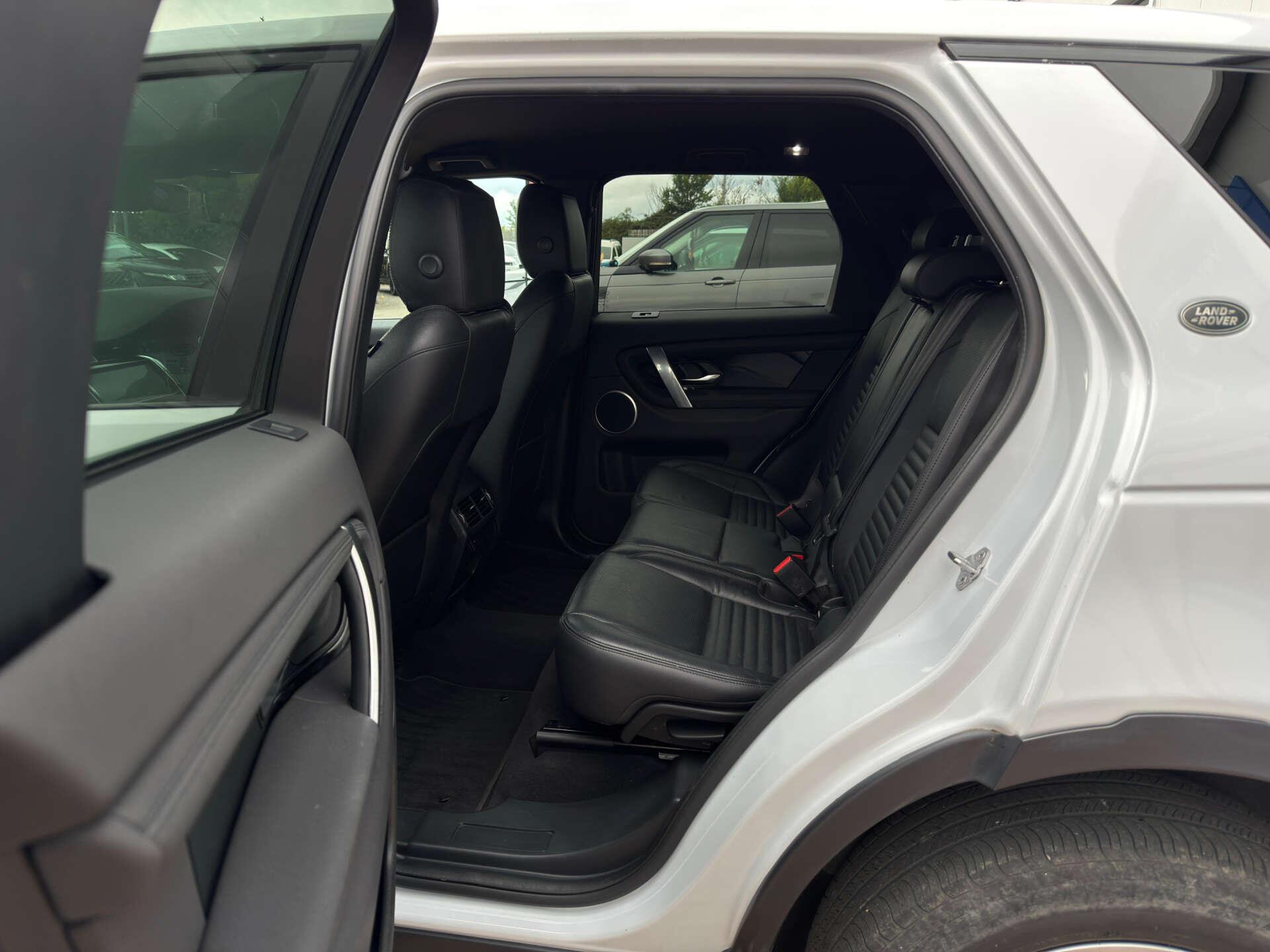 Land Rover Discovery Sport view 35