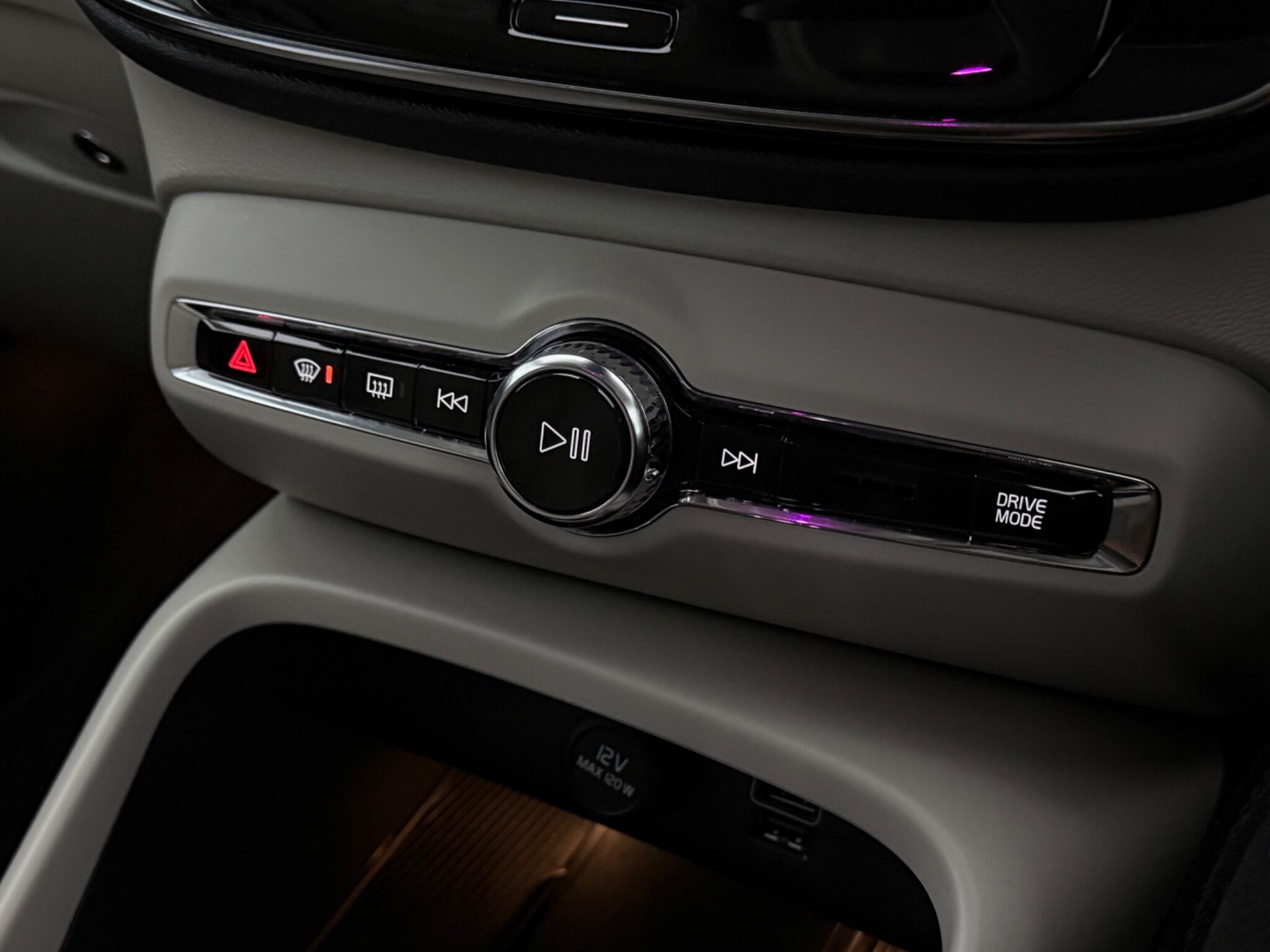 Volvo XC40 view 27