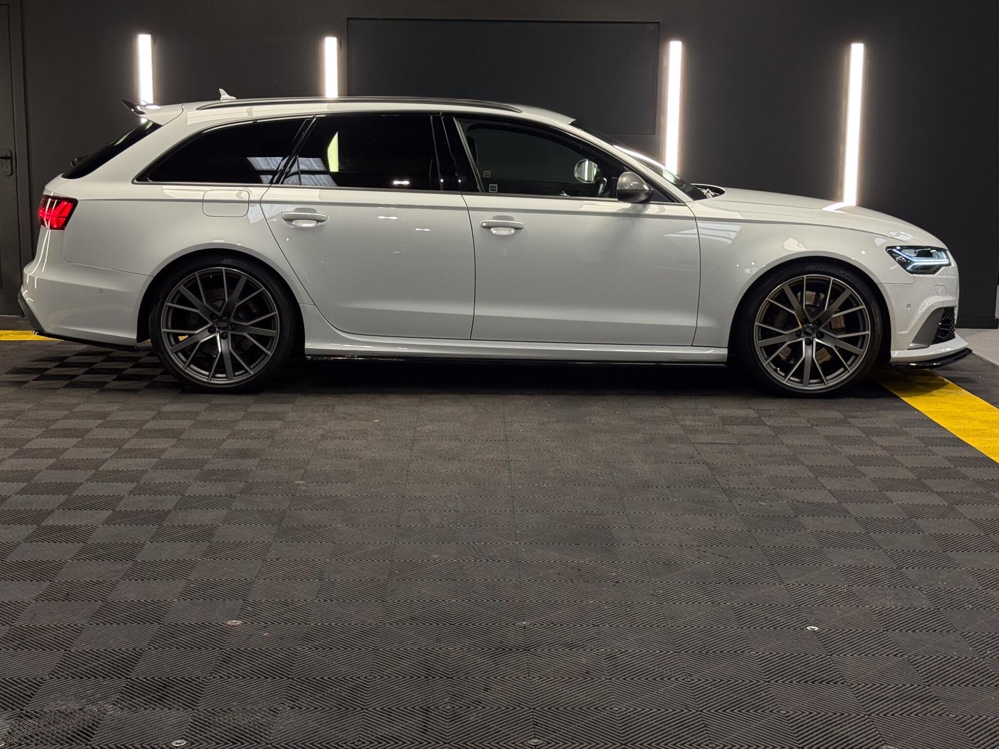 Audi RS6 Avant view 6