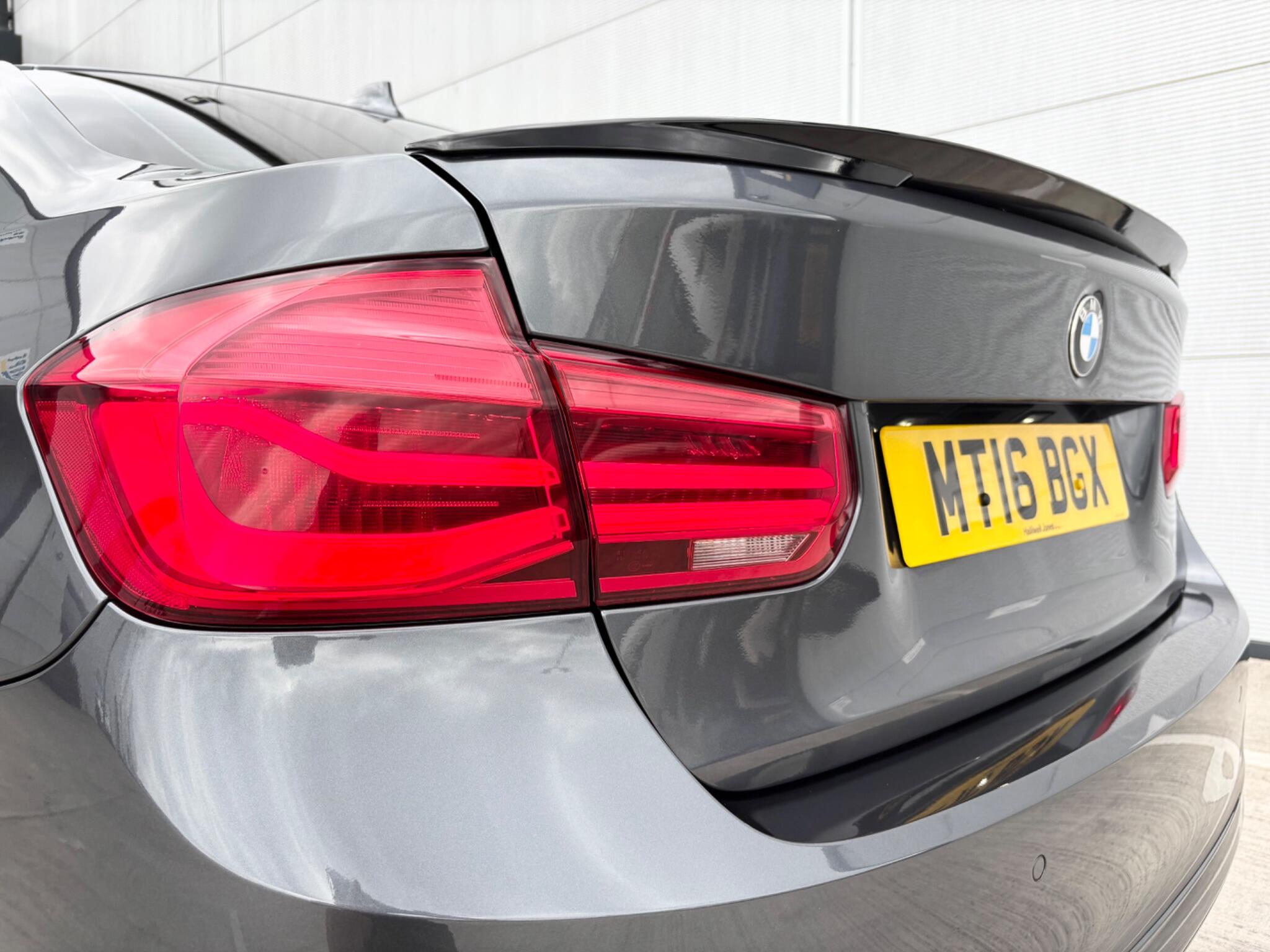 BMW 3 Series view 12