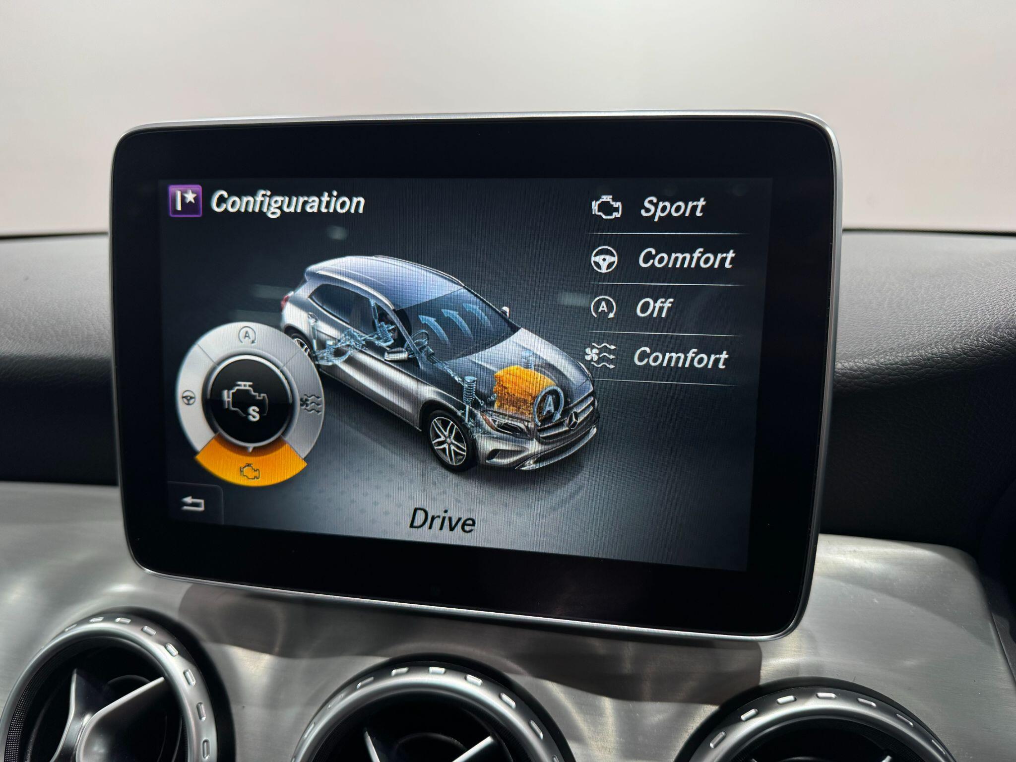 Mercedes-Benz GLA view 42
