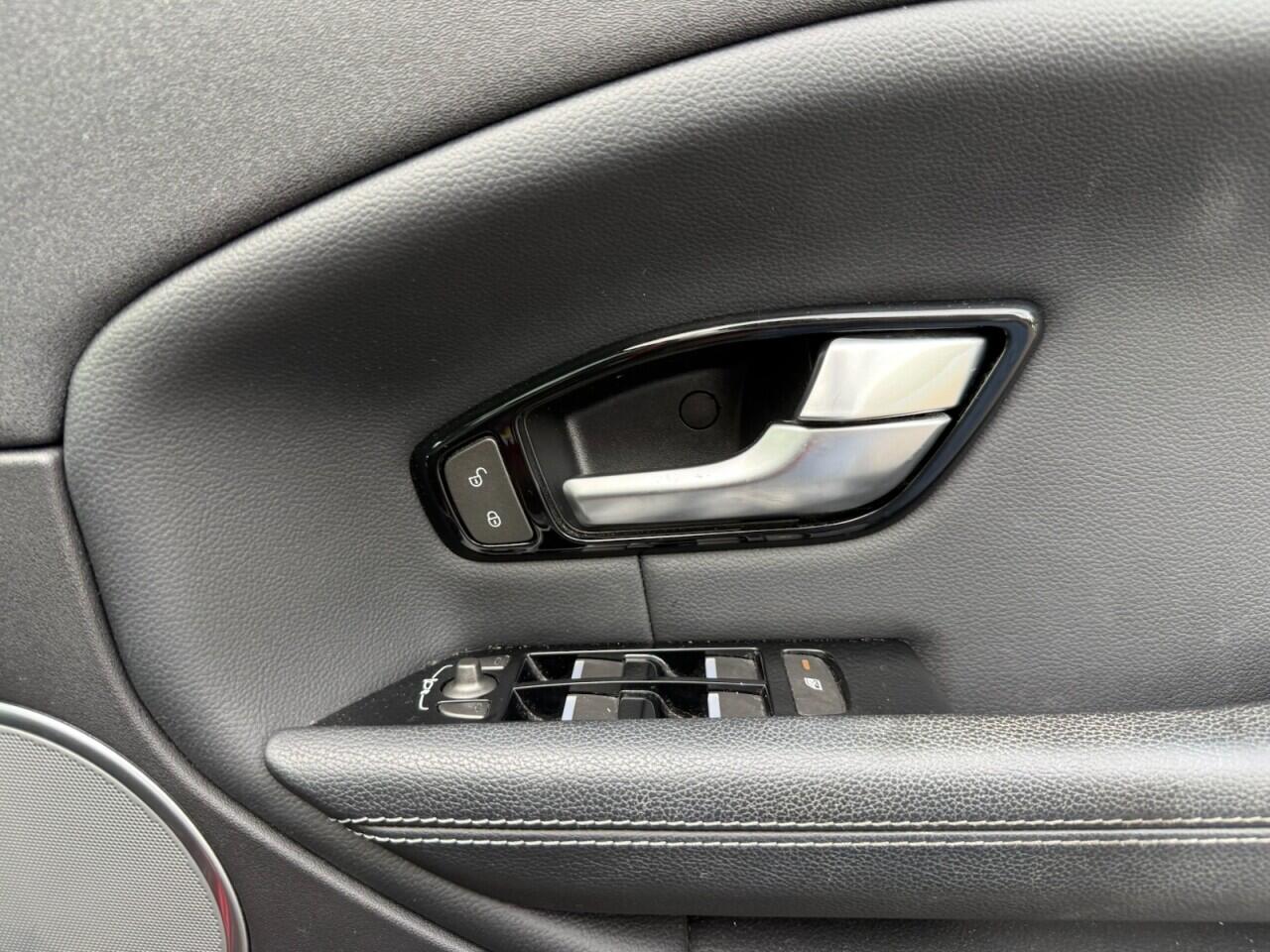 Land Rover Range Rover Evoque view 16
