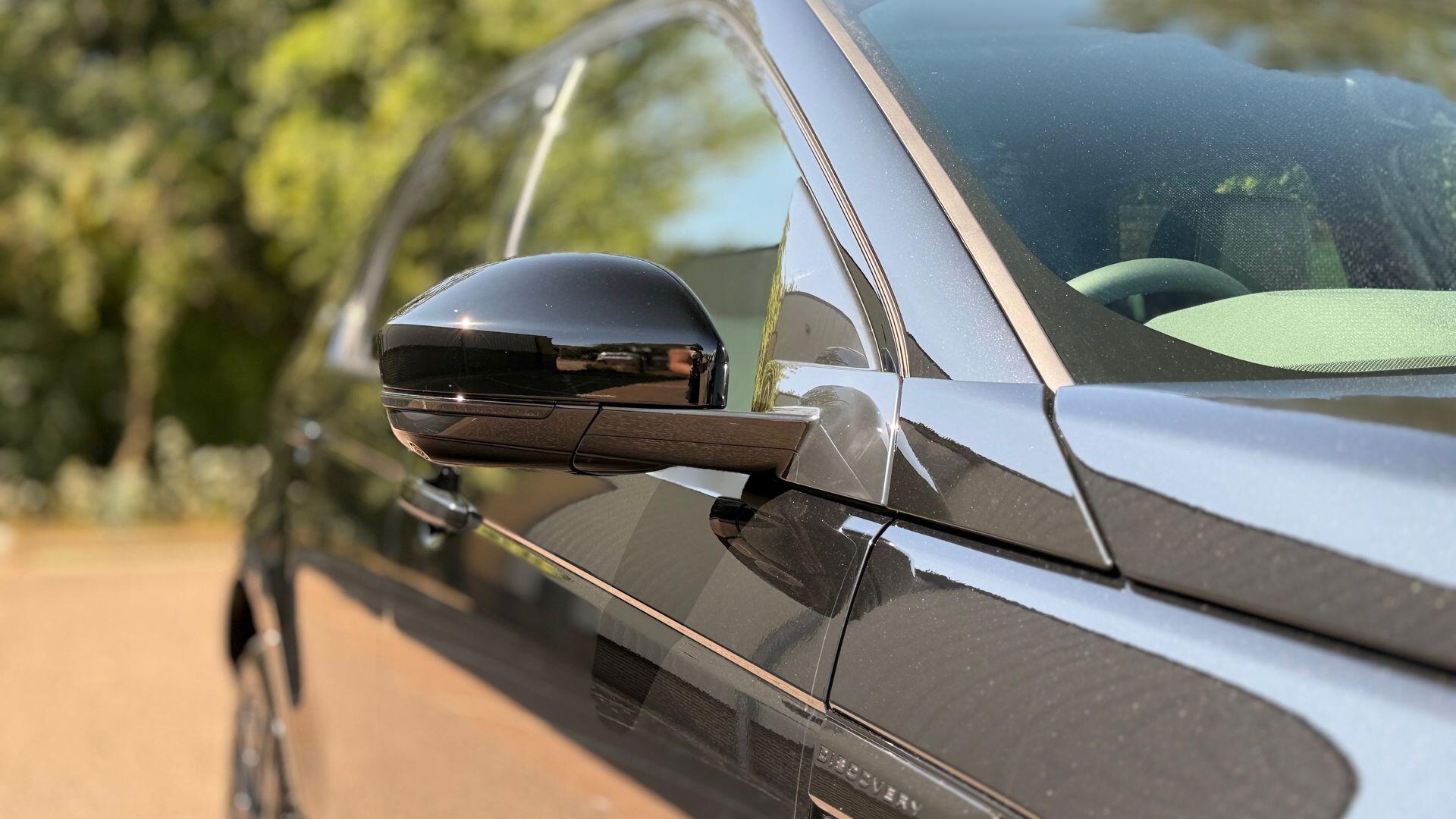 Land Rover Discovery Sport view 8