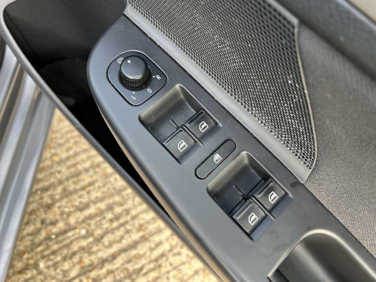 Volkswagen Golf view 42