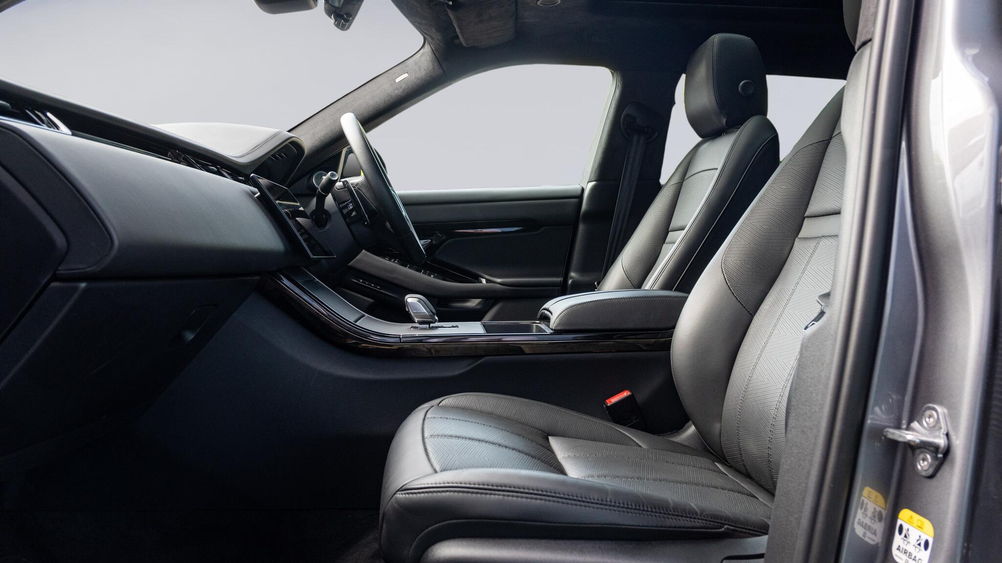 Land Rover Range Rover Evoque view 3