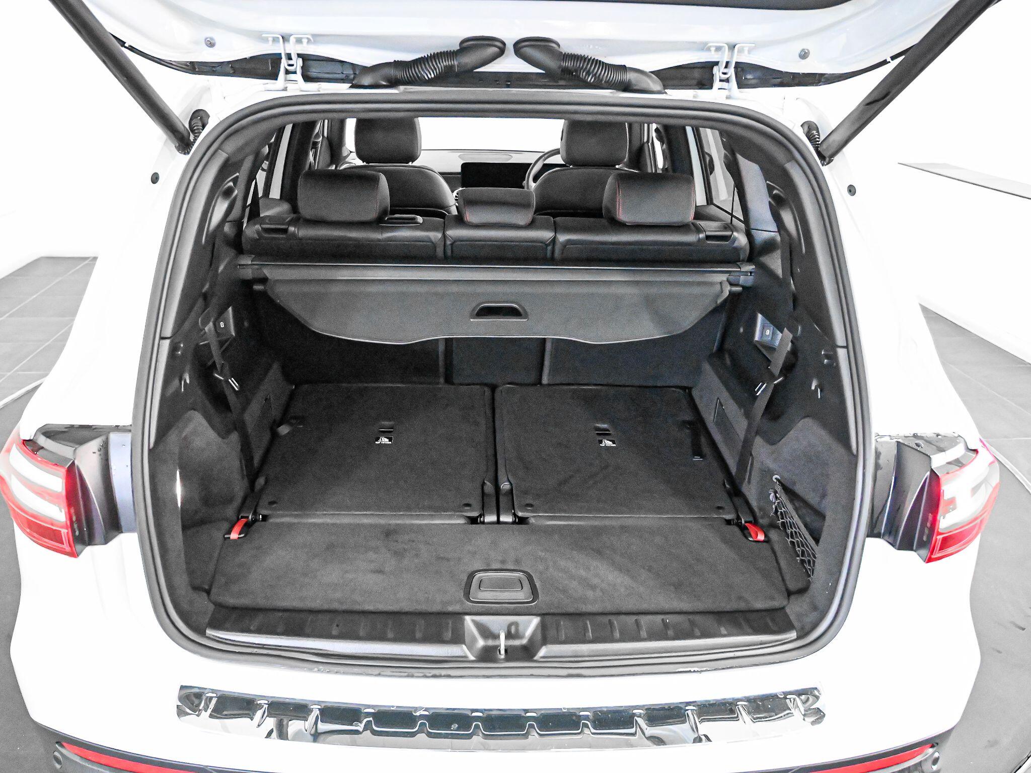 Mercedes-Benz GLB view 29