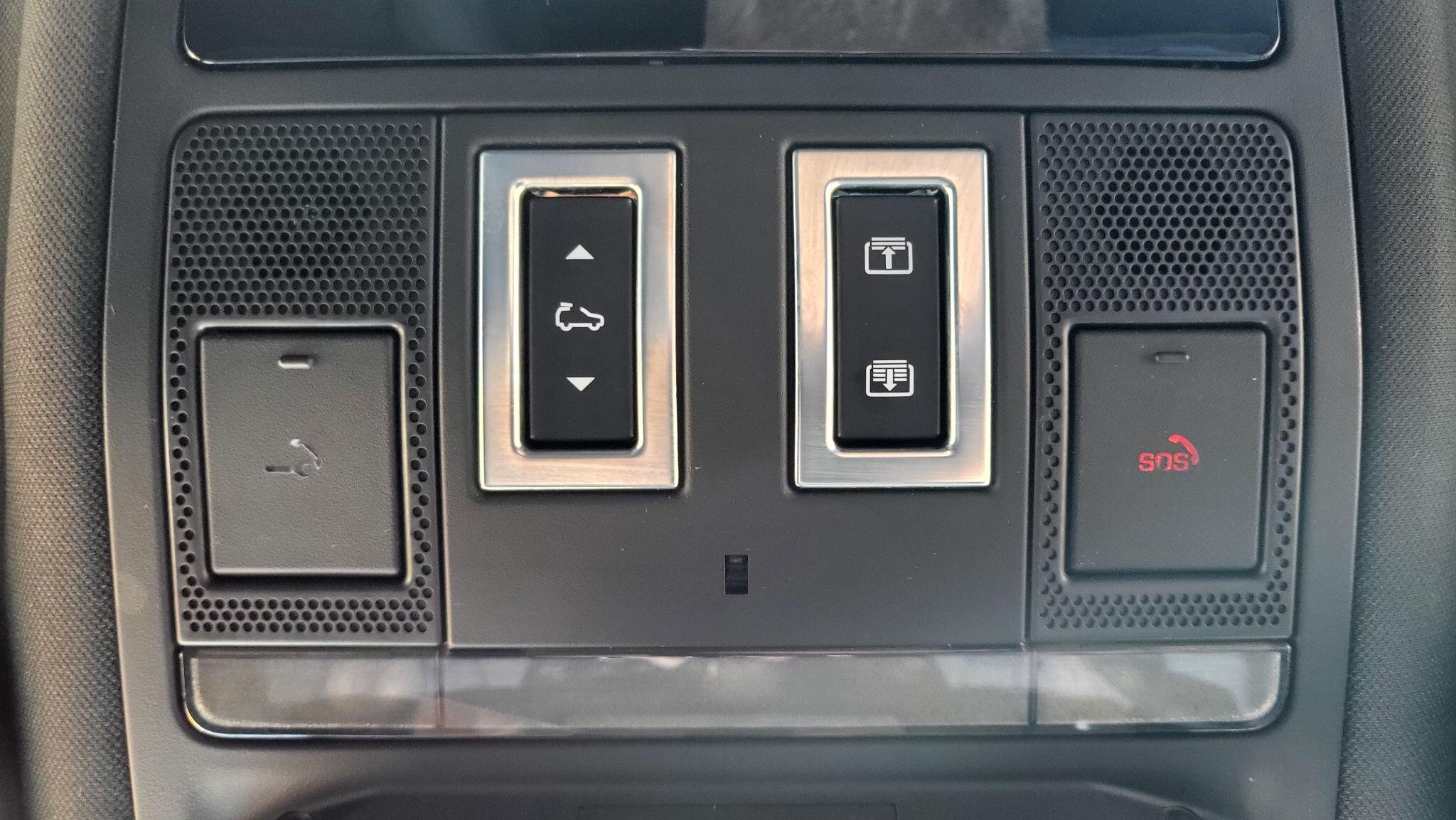 Land Rover Defender view 21