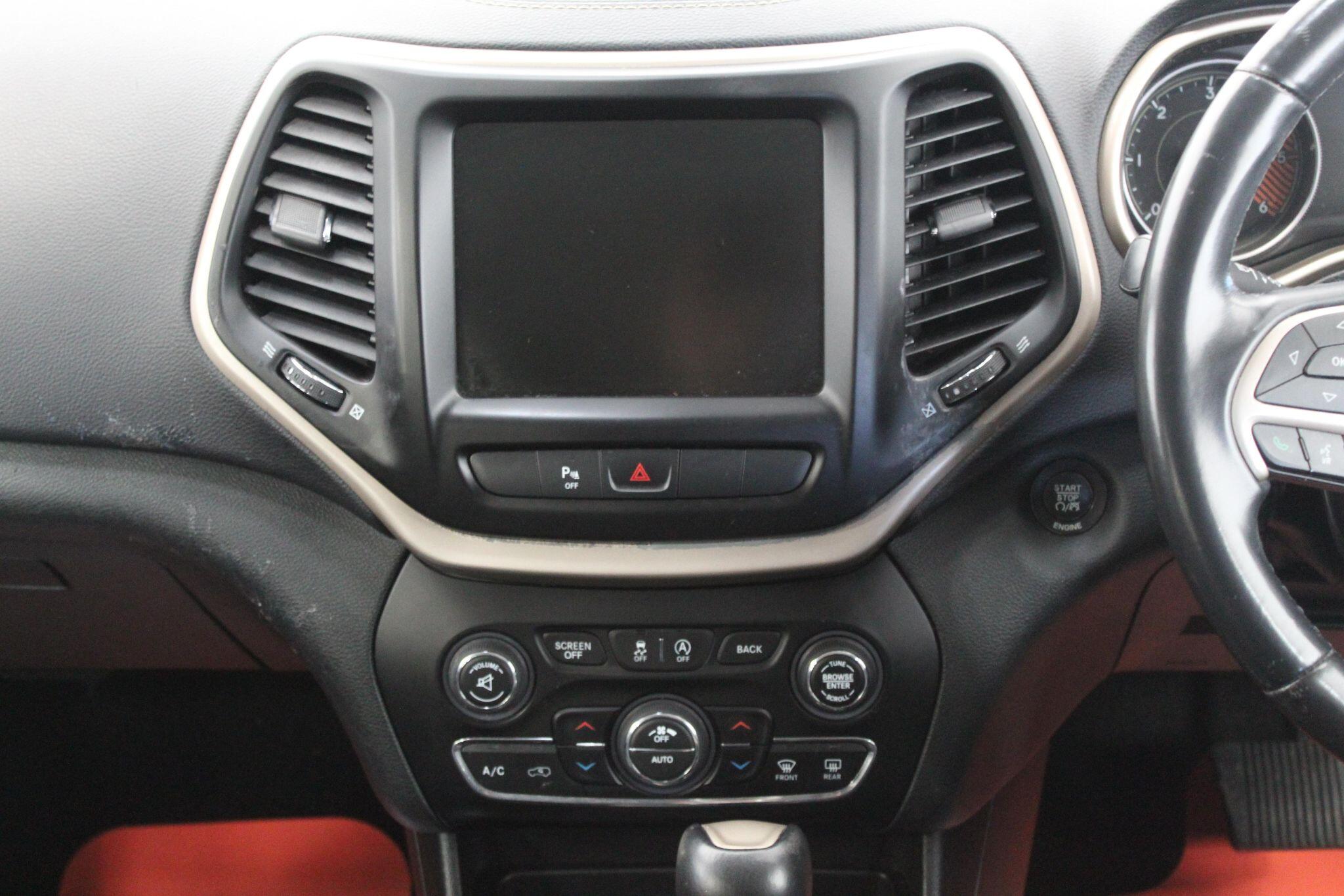 Jeep Cherokee view 33