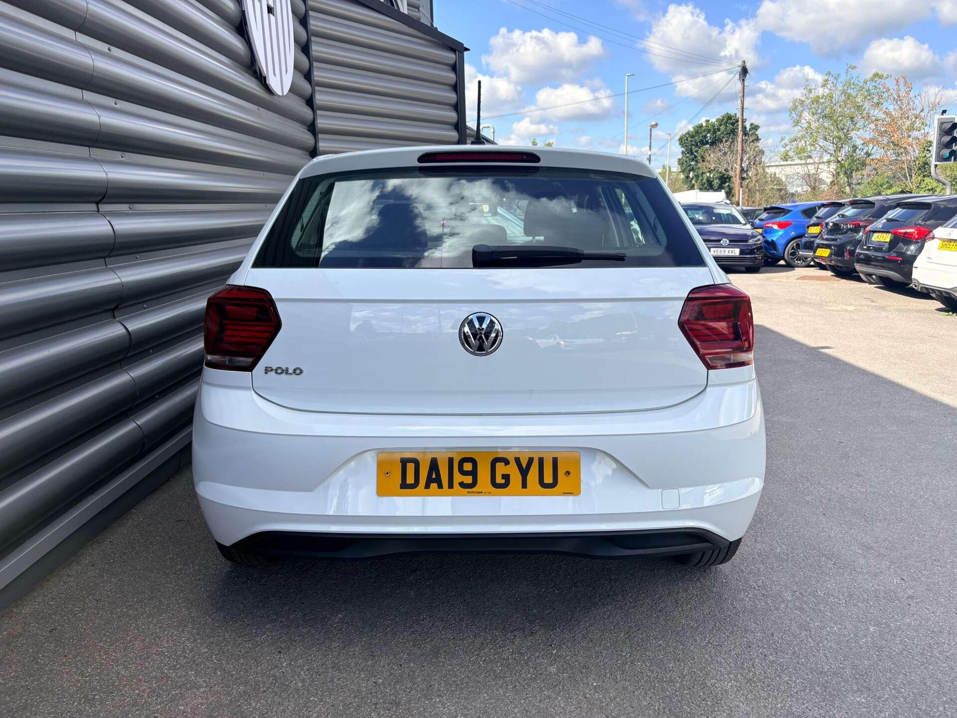 Volkswagen Polo view 4
