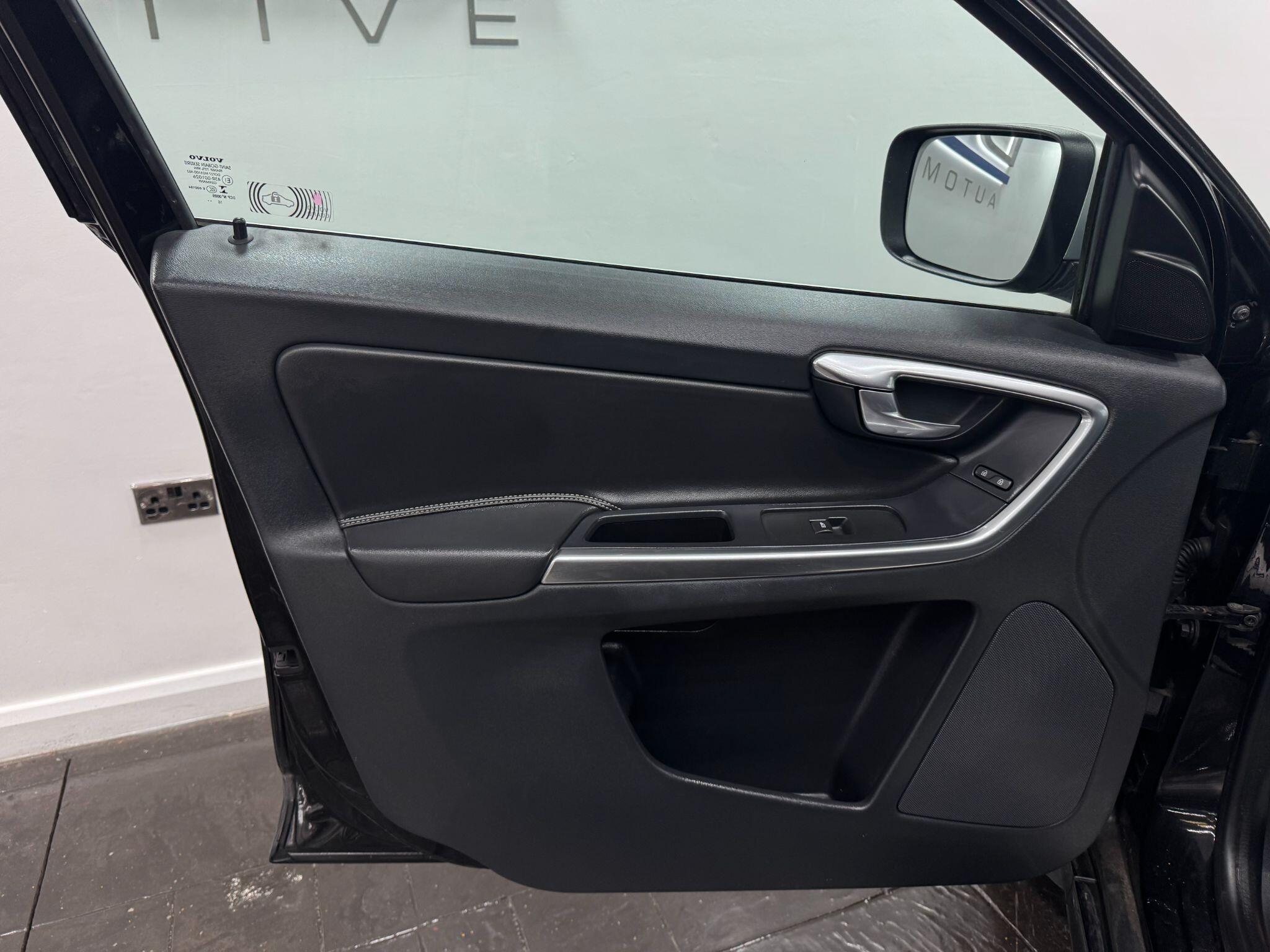 Volvo XC60 view 45