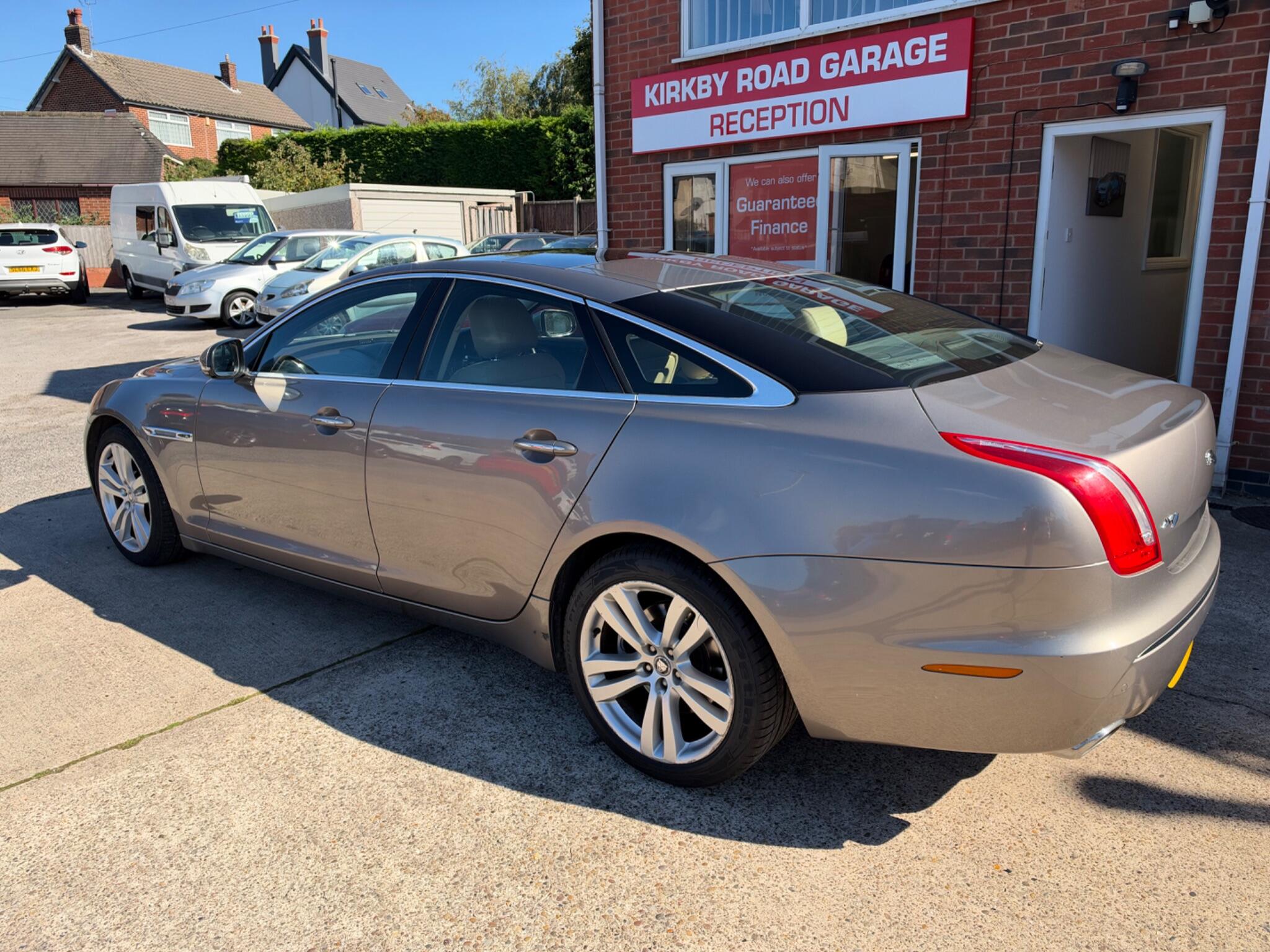 Jaguar XJ view 3