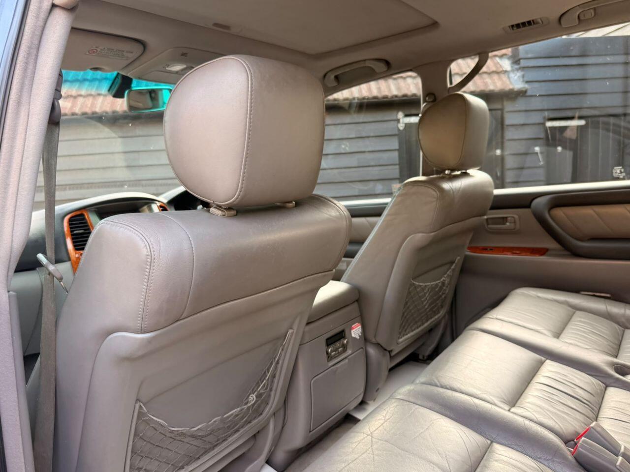 Toyota Land Cruiser view 18