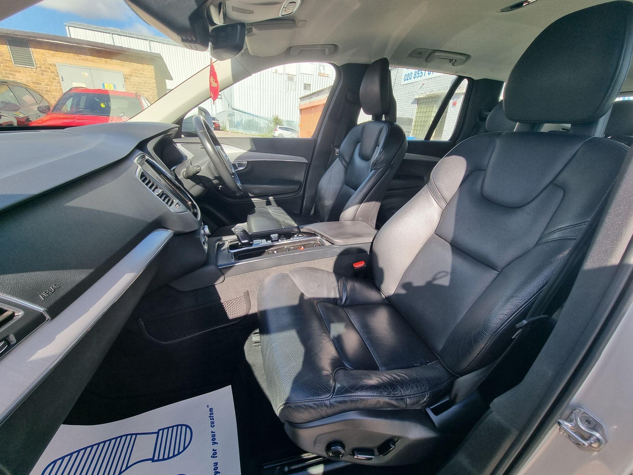 Volvo XC90 view 26