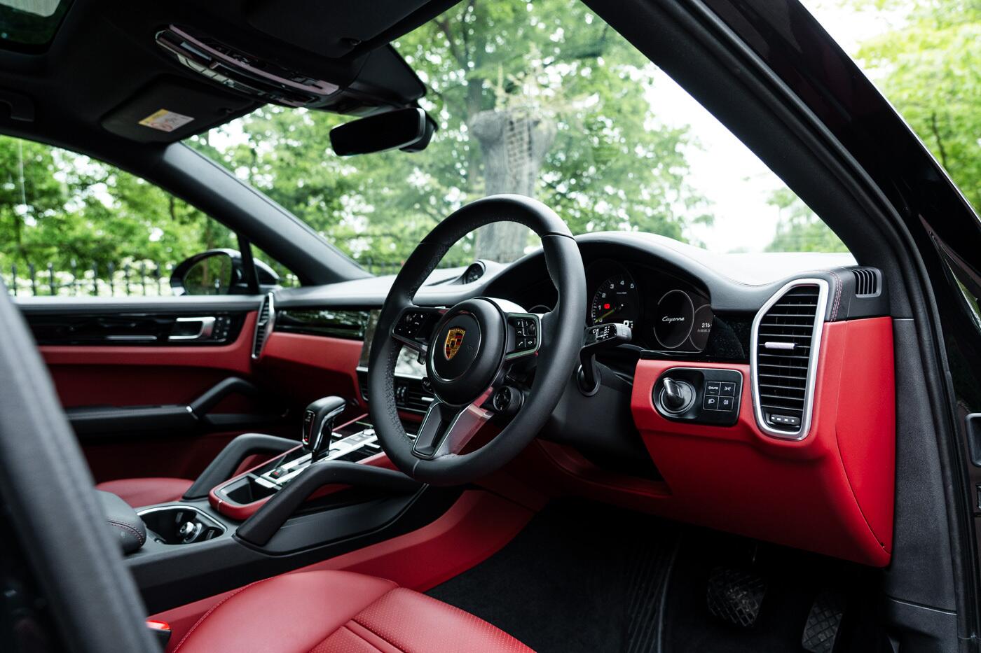 Porsche Cayenne view 25