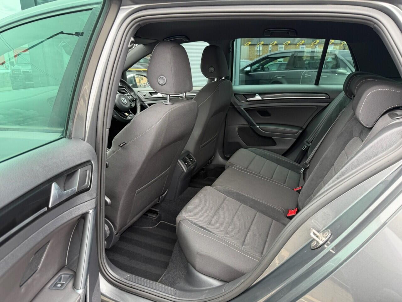Volkswagen Golf view 14