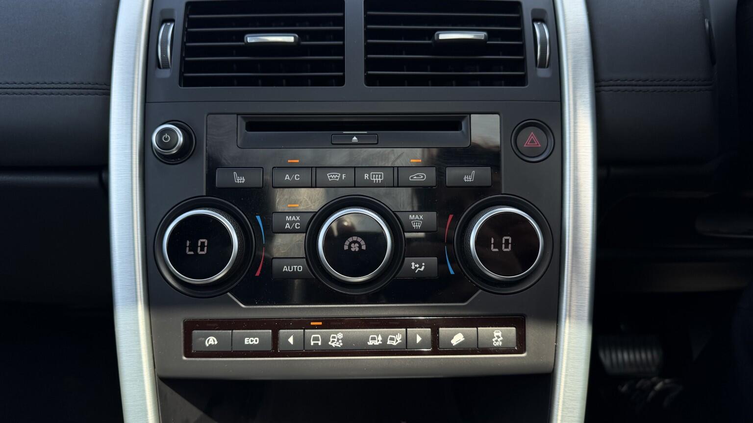 Land Rover Discovery Sport view 41