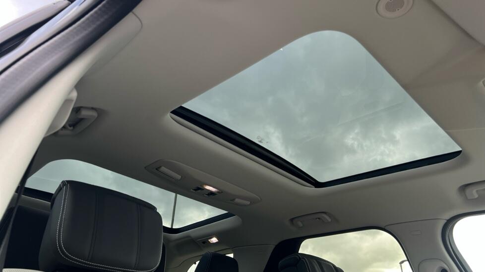 Land Rover Discovery view 32