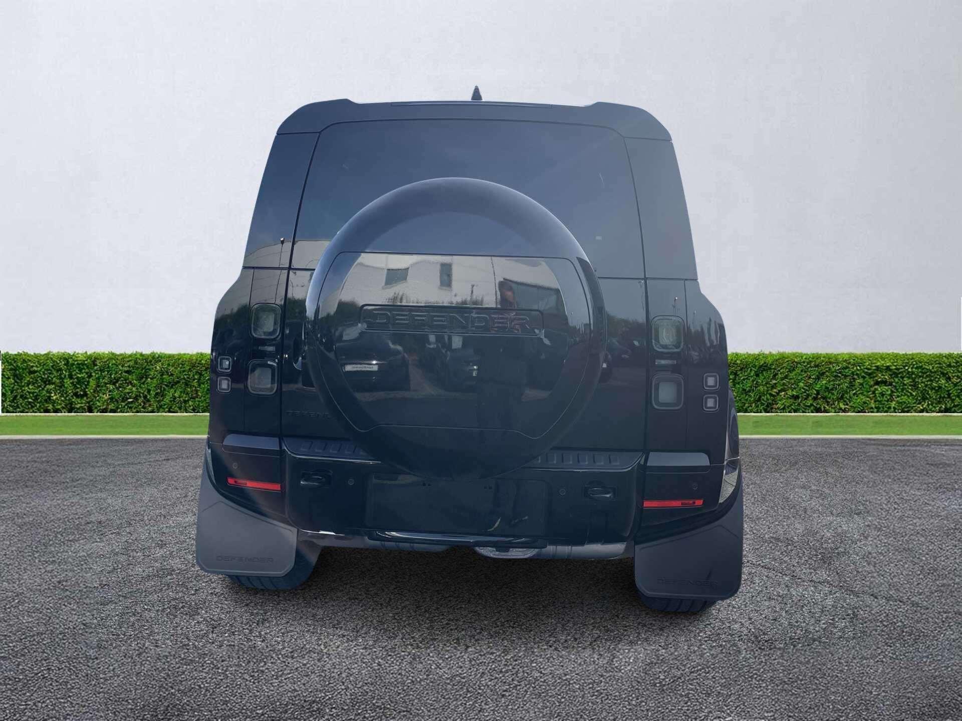 Land Rover Defender view 5