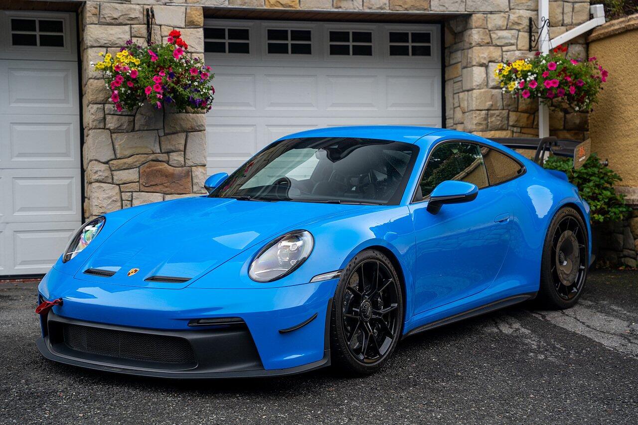 Porsche 911 view 44