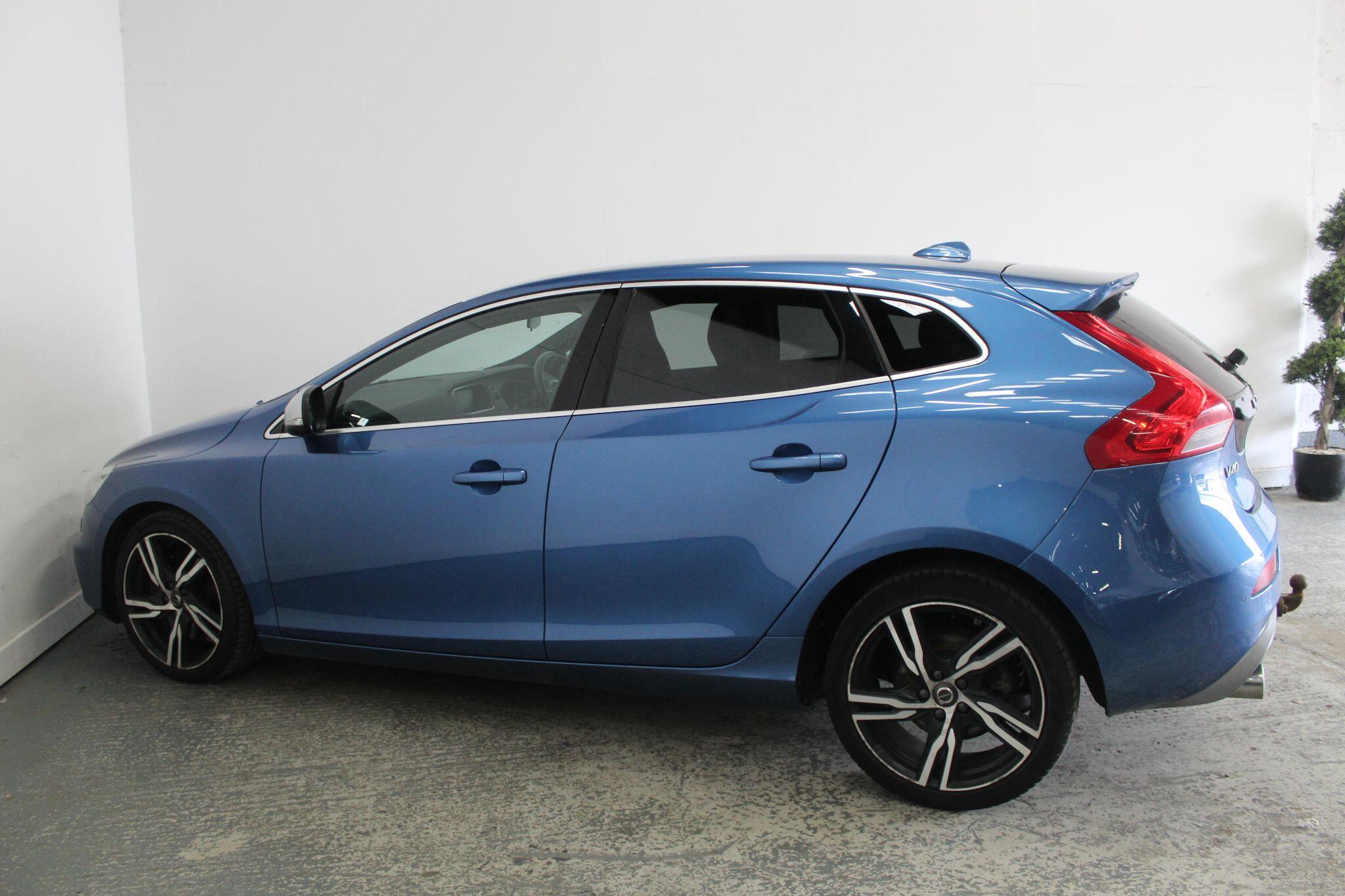 Volvo V40 view 10