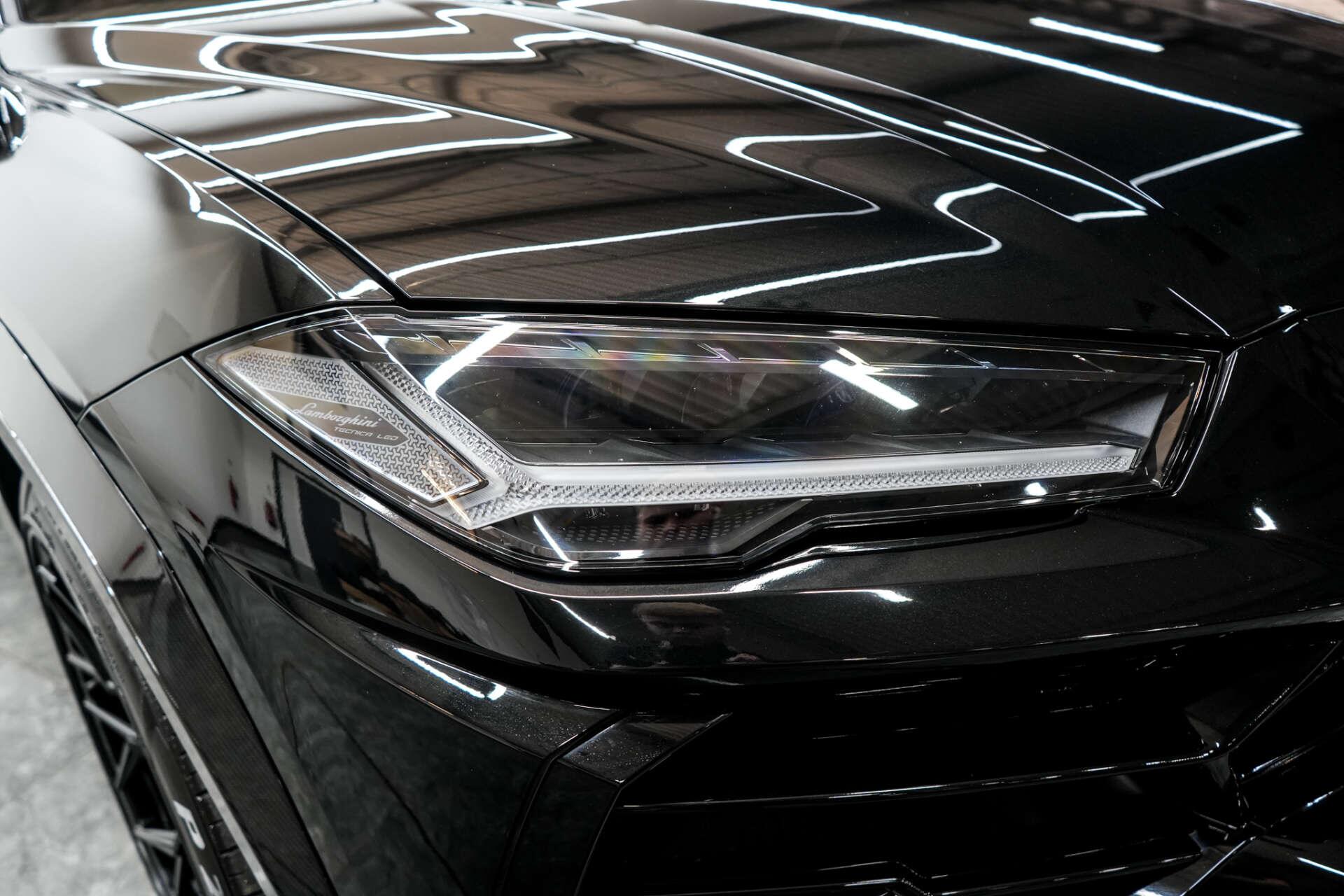 Lamborghini Urus view 7
