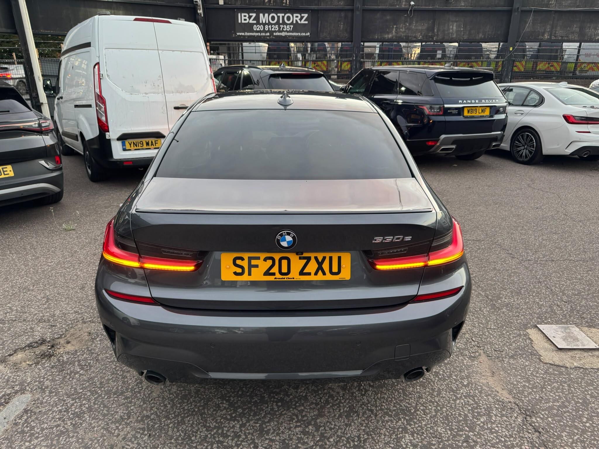 BMW 3 Series view 16