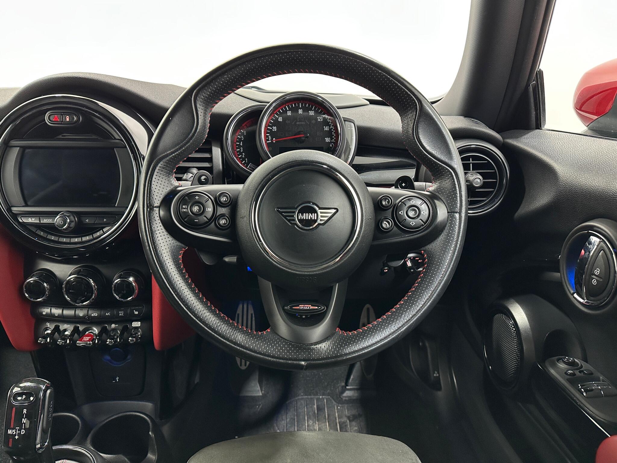 Mini Hatch view 13