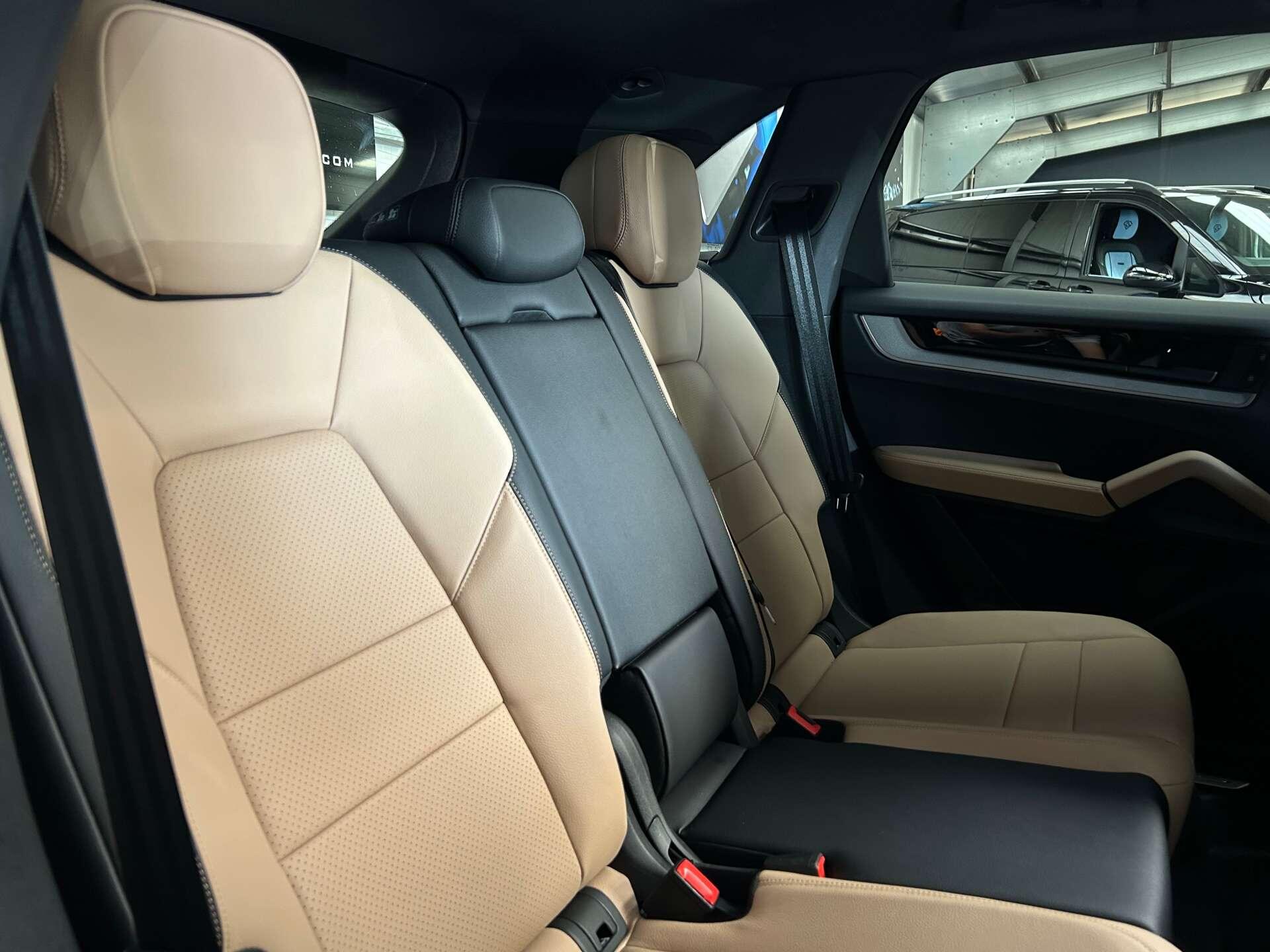 Porsche Cayenne view 23