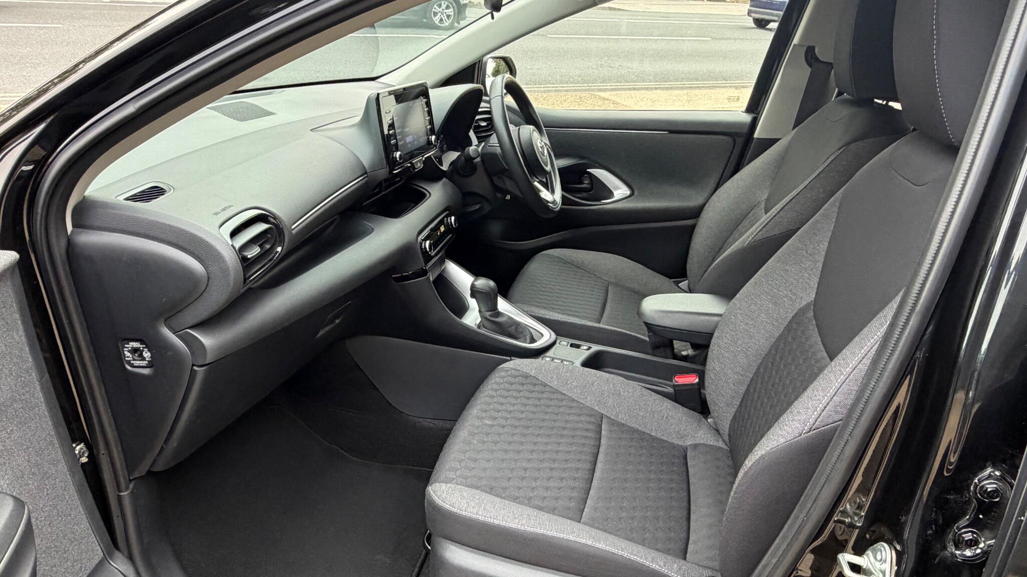 Toyota Yaris view 11