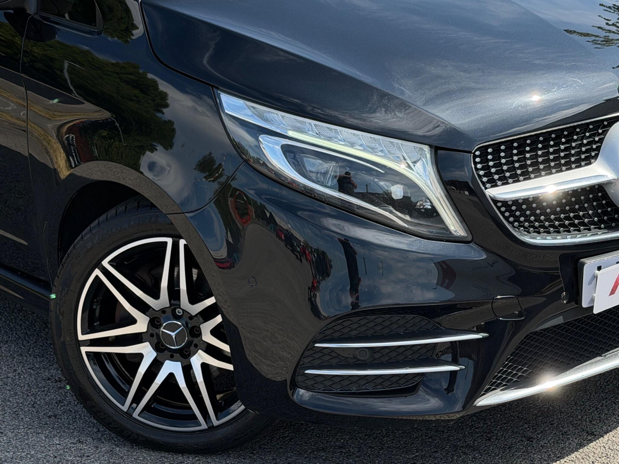 Mercedes-Benz V-Class view 47
