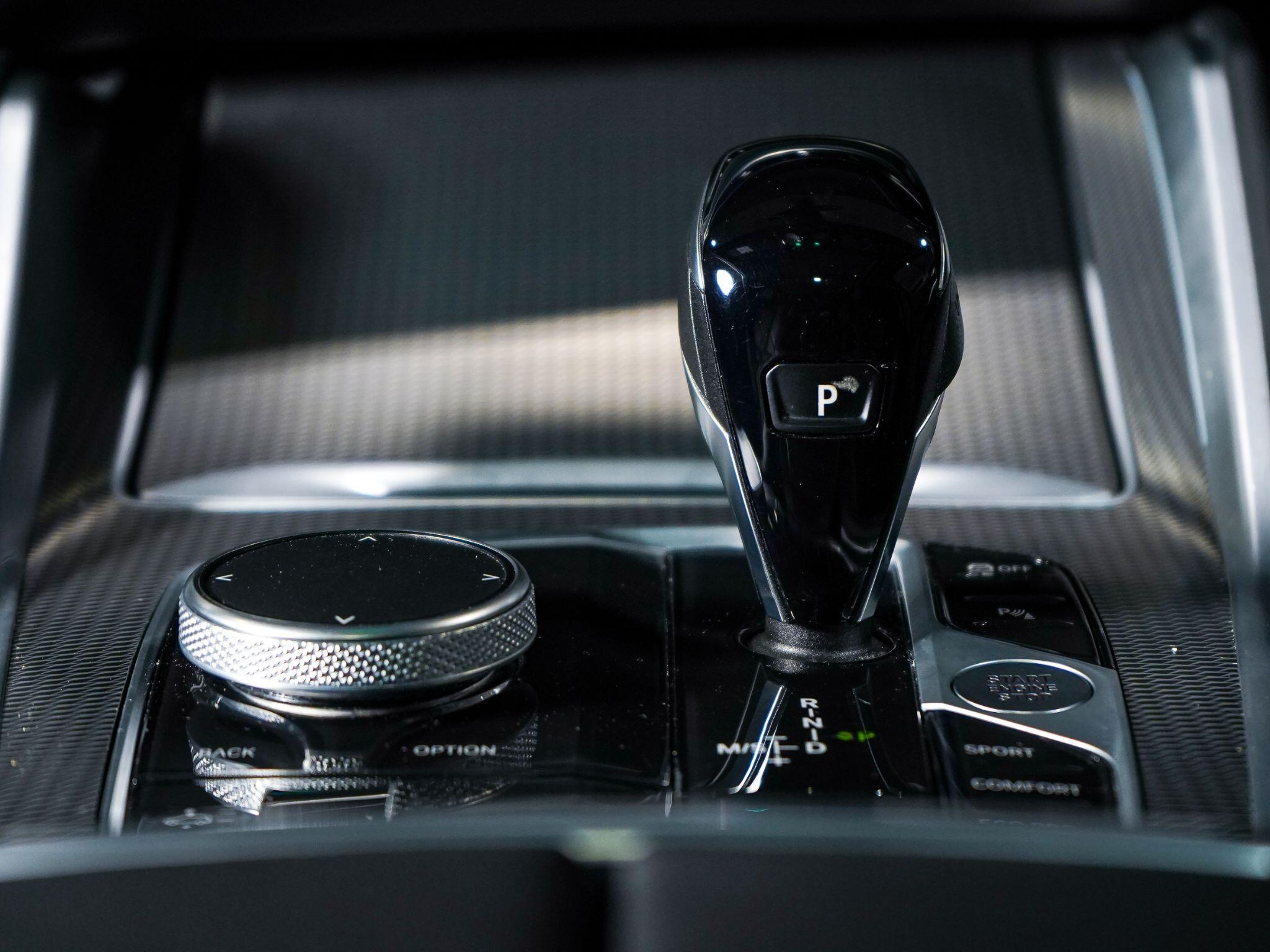 BMW X6 view 10