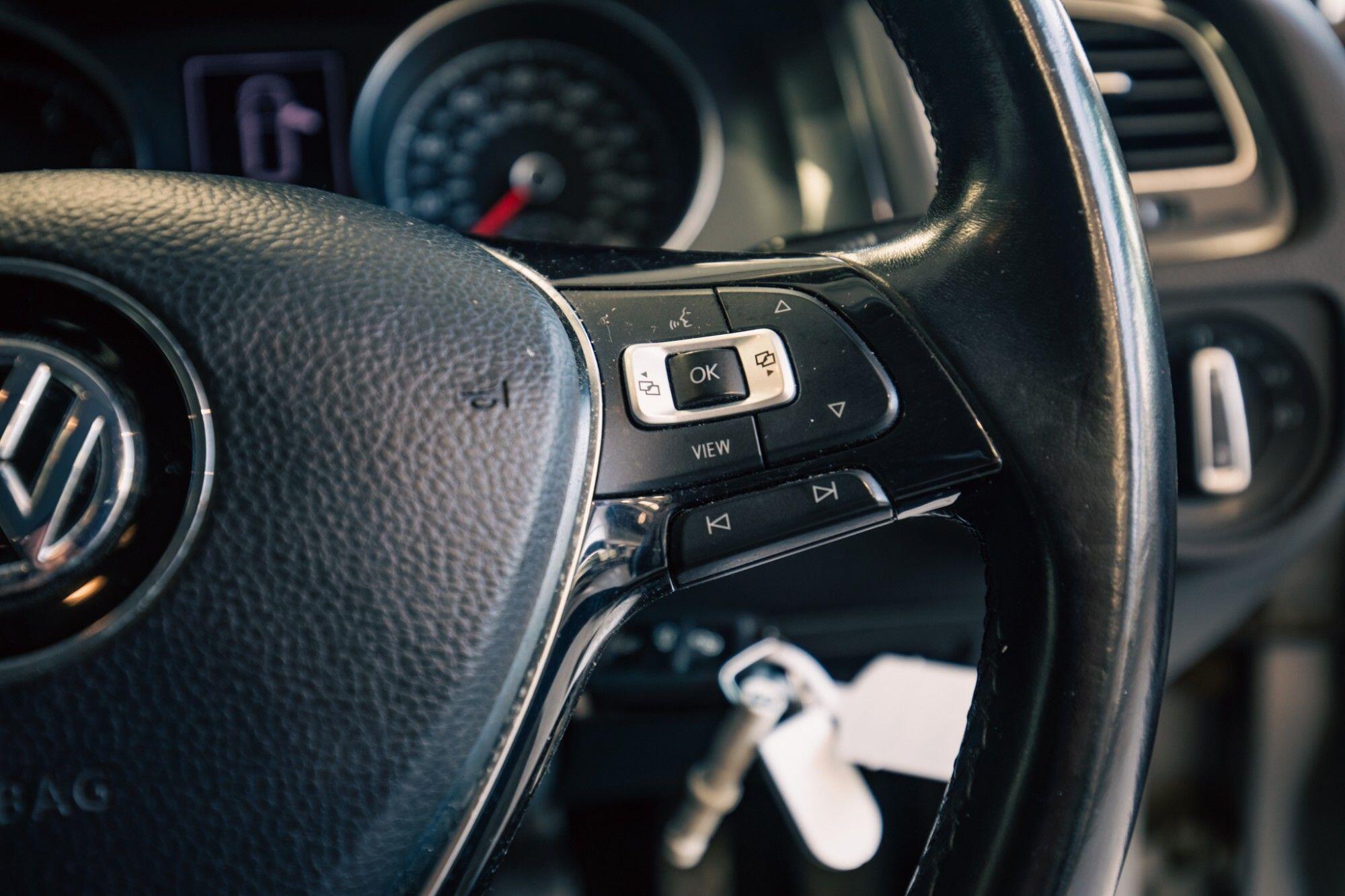 Volkswagen Golf view 13
