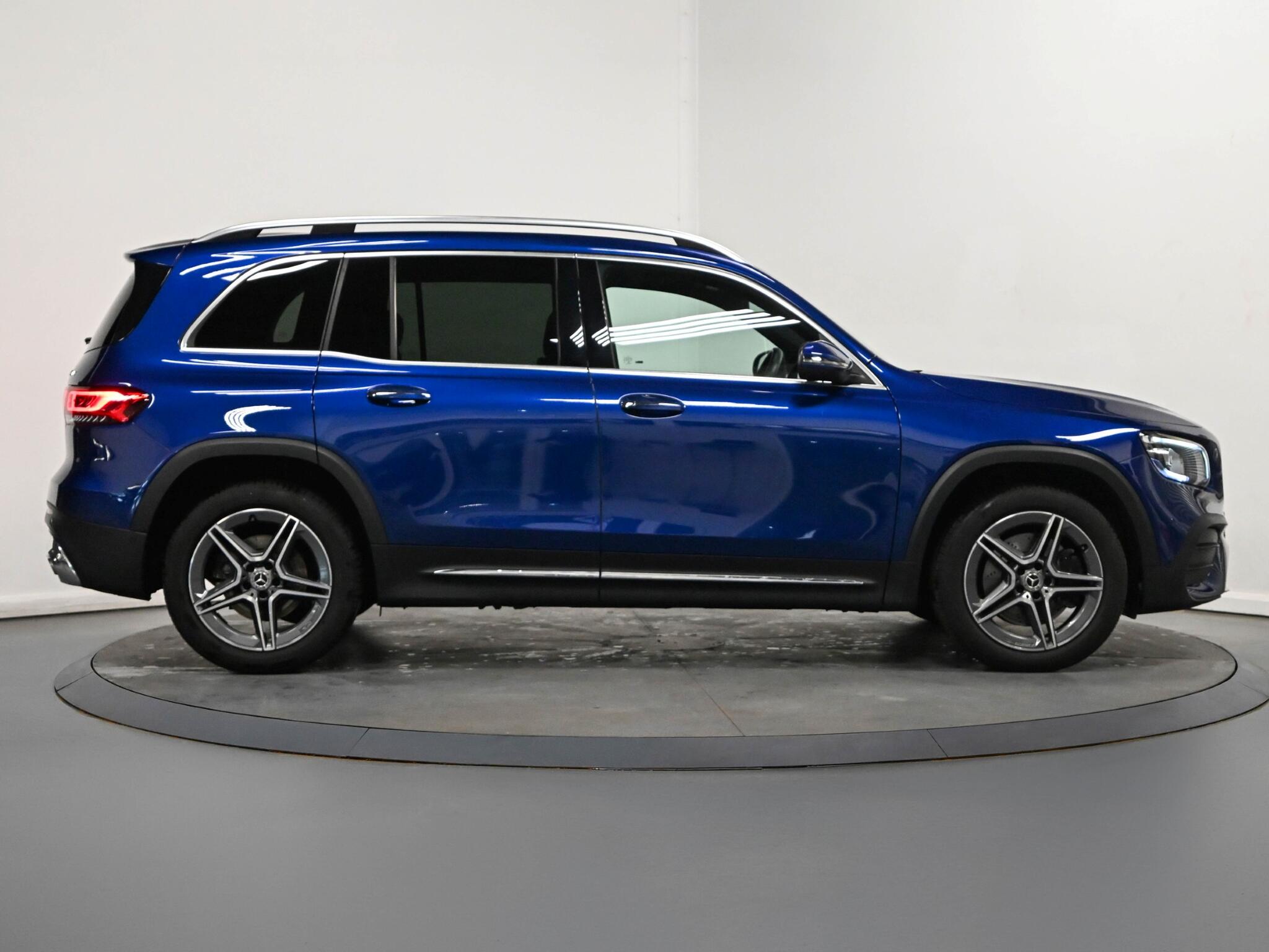 Mercedes-Benz GLB view 24