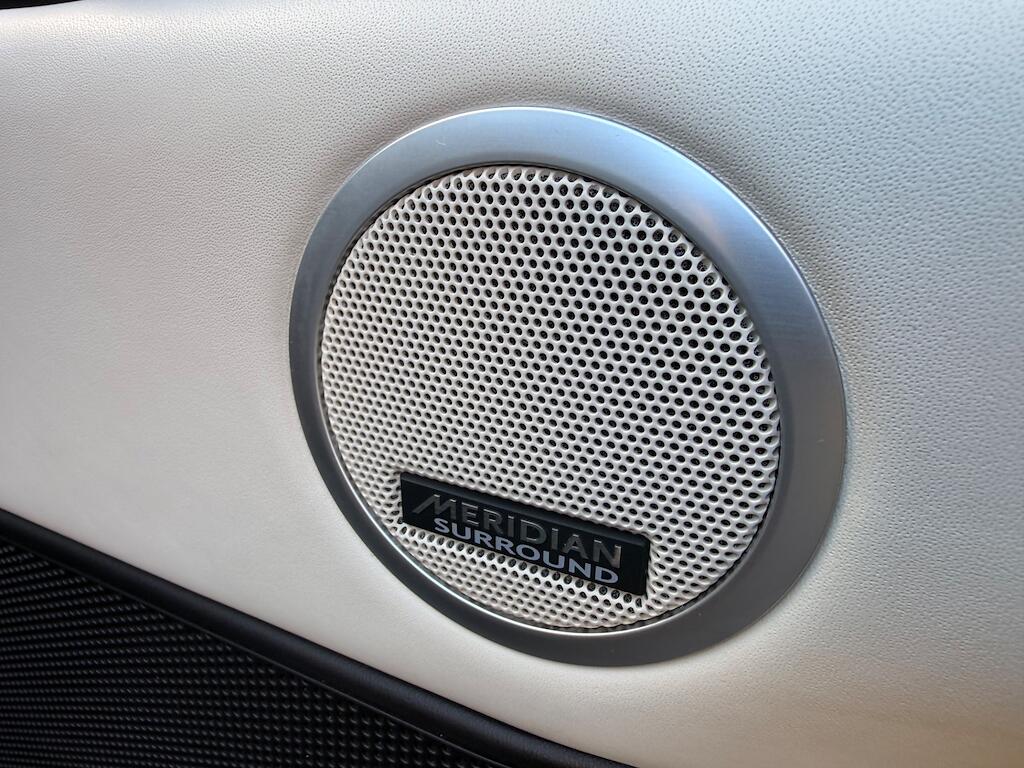 Land Rover Discovery view 35