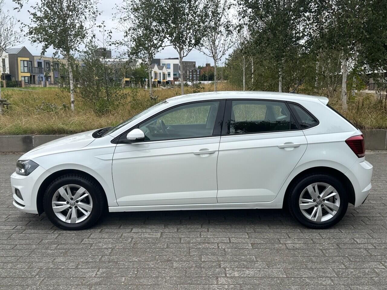 Volkswagen Polo view 3