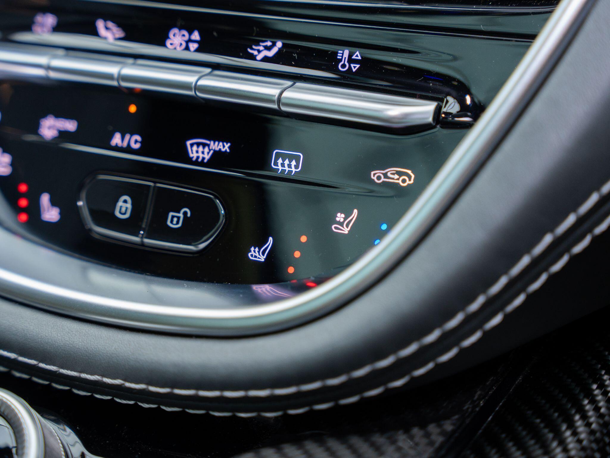 Aston Martin DBX view 43