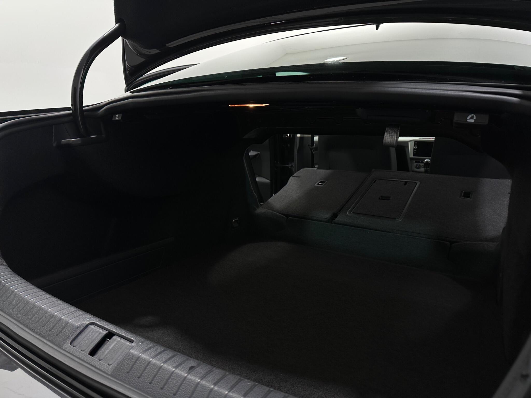 Volkswagen Passat view 45