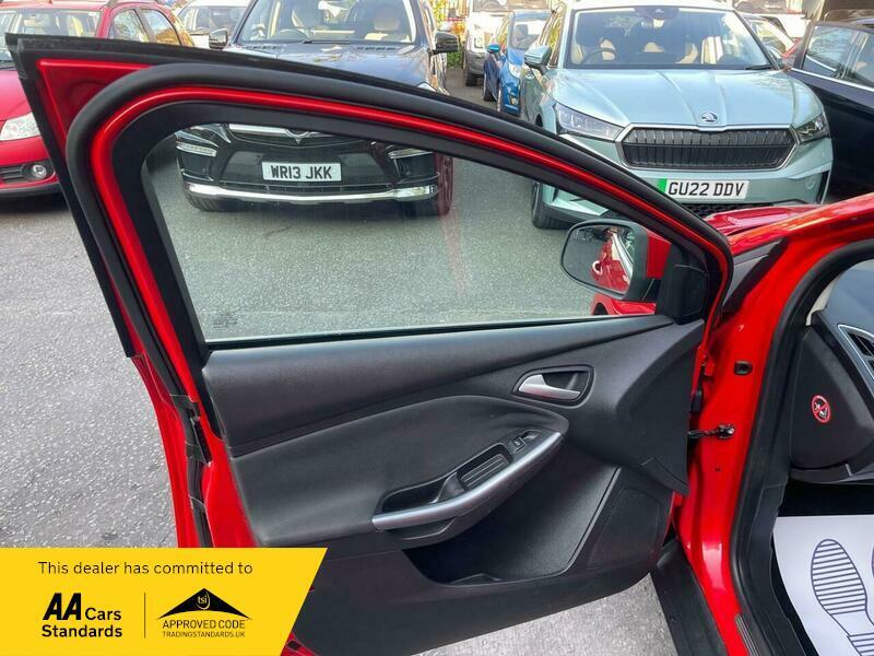 2014 Ford Focus image 25