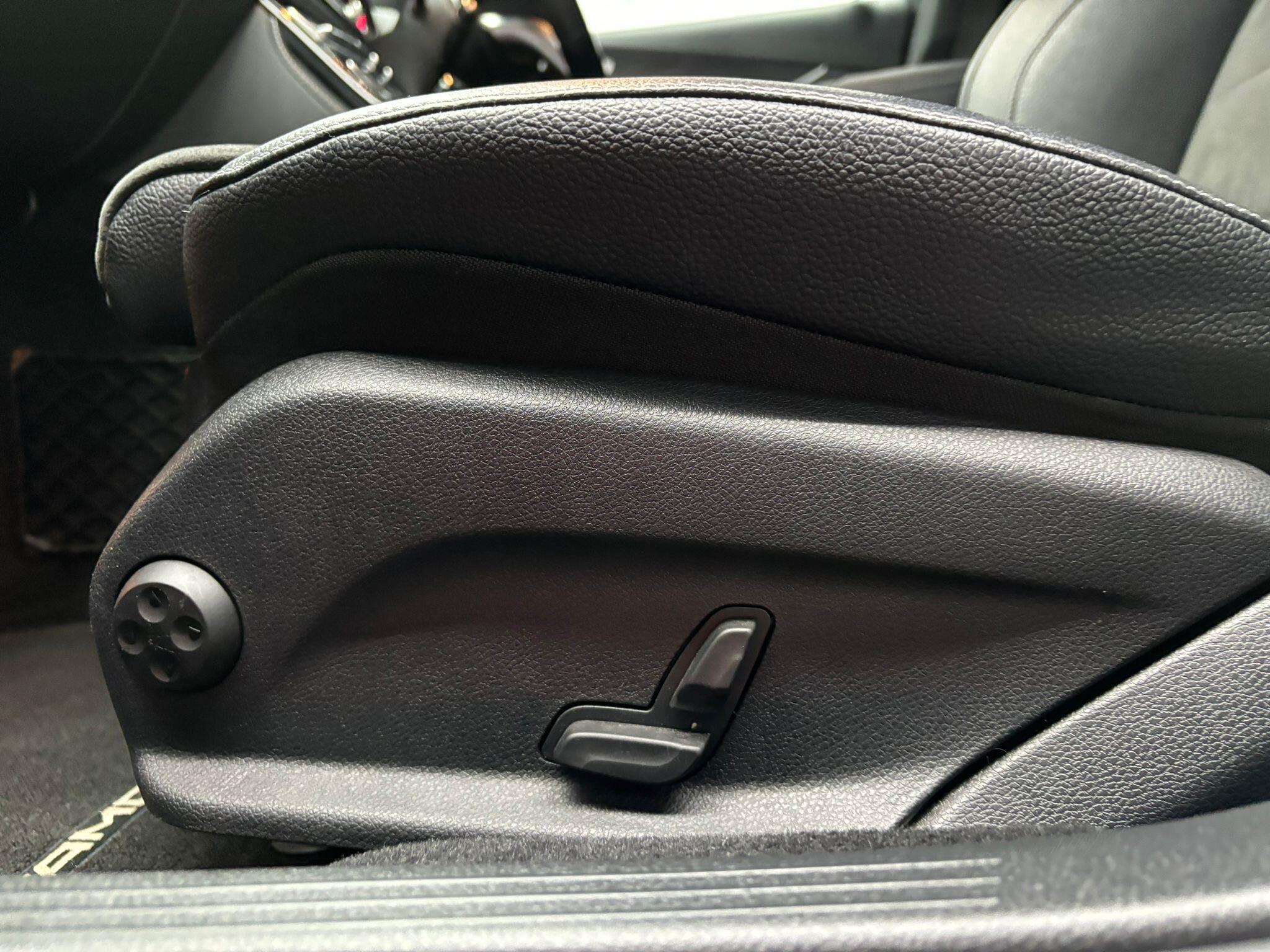 Mercedes-Benz E-Class view 11