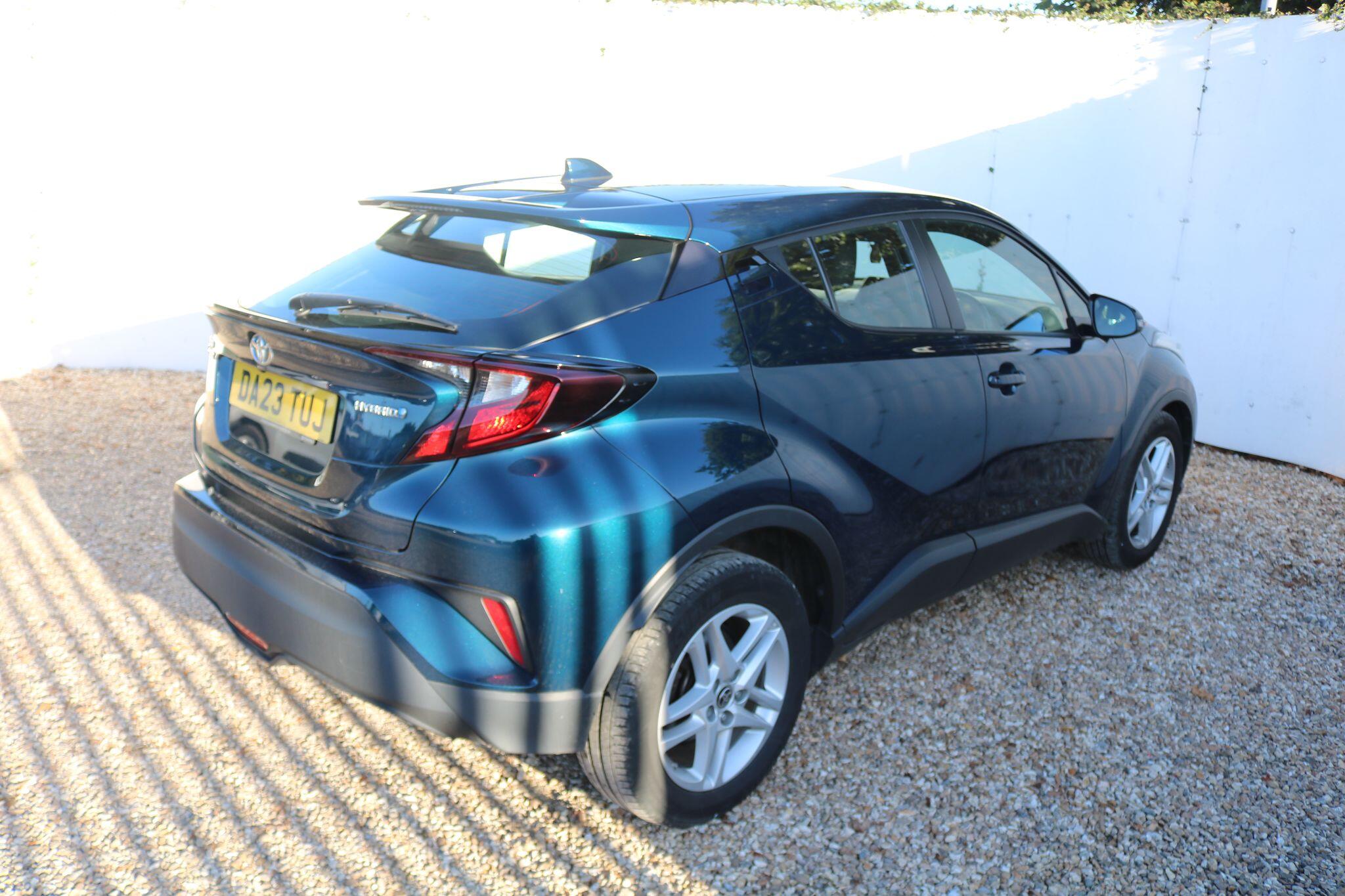 Toyota C-HR view 18