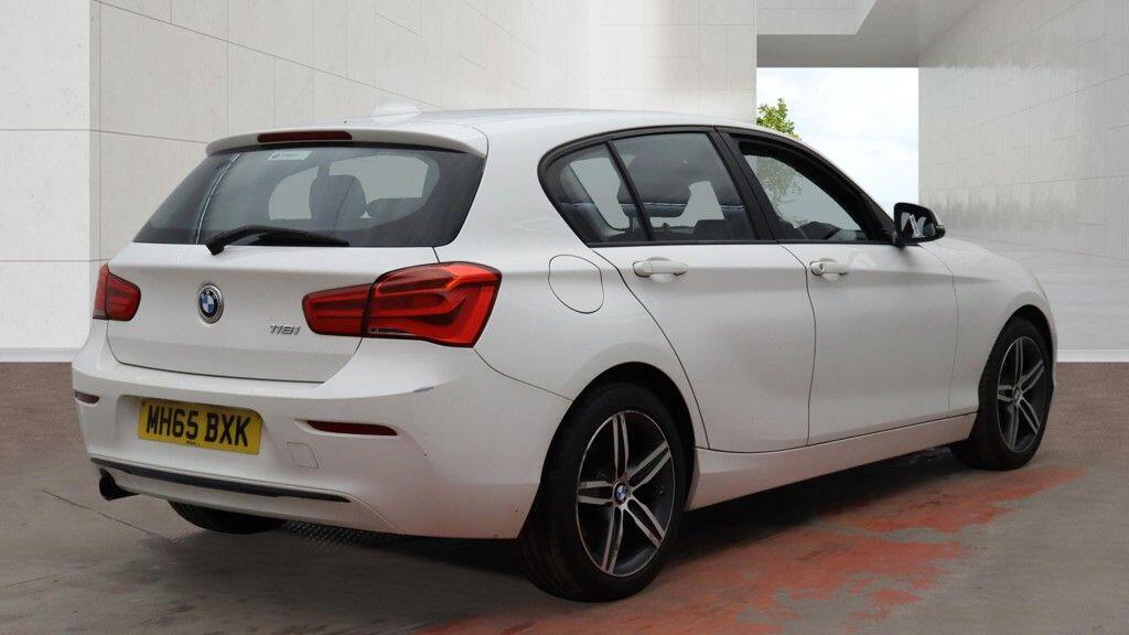 BMW 1 Series view 4