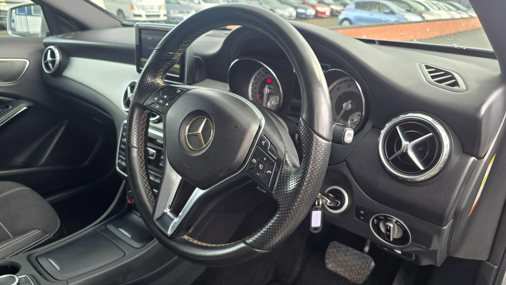 Mercedes-Benz GLA view 12