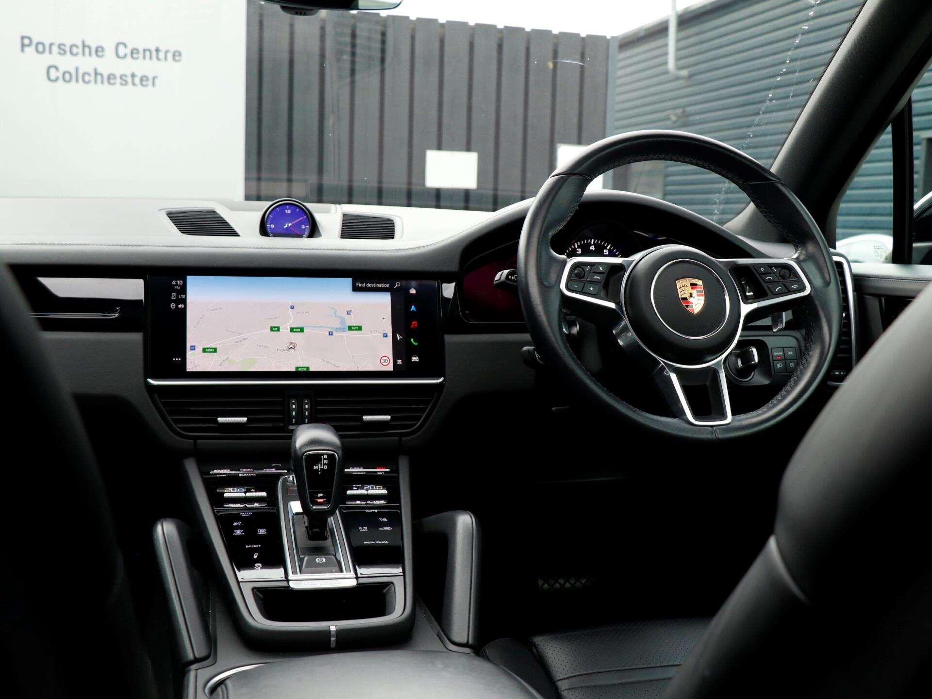 Porsche Cayenne view 12
