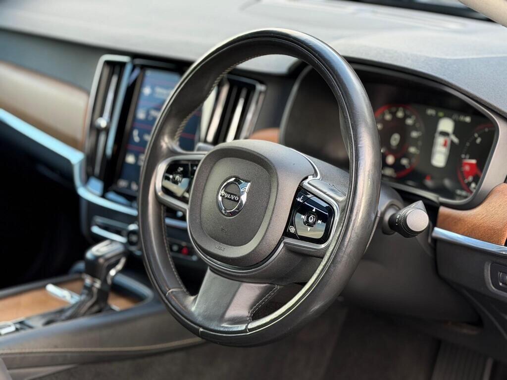Volvo S90 view 14
