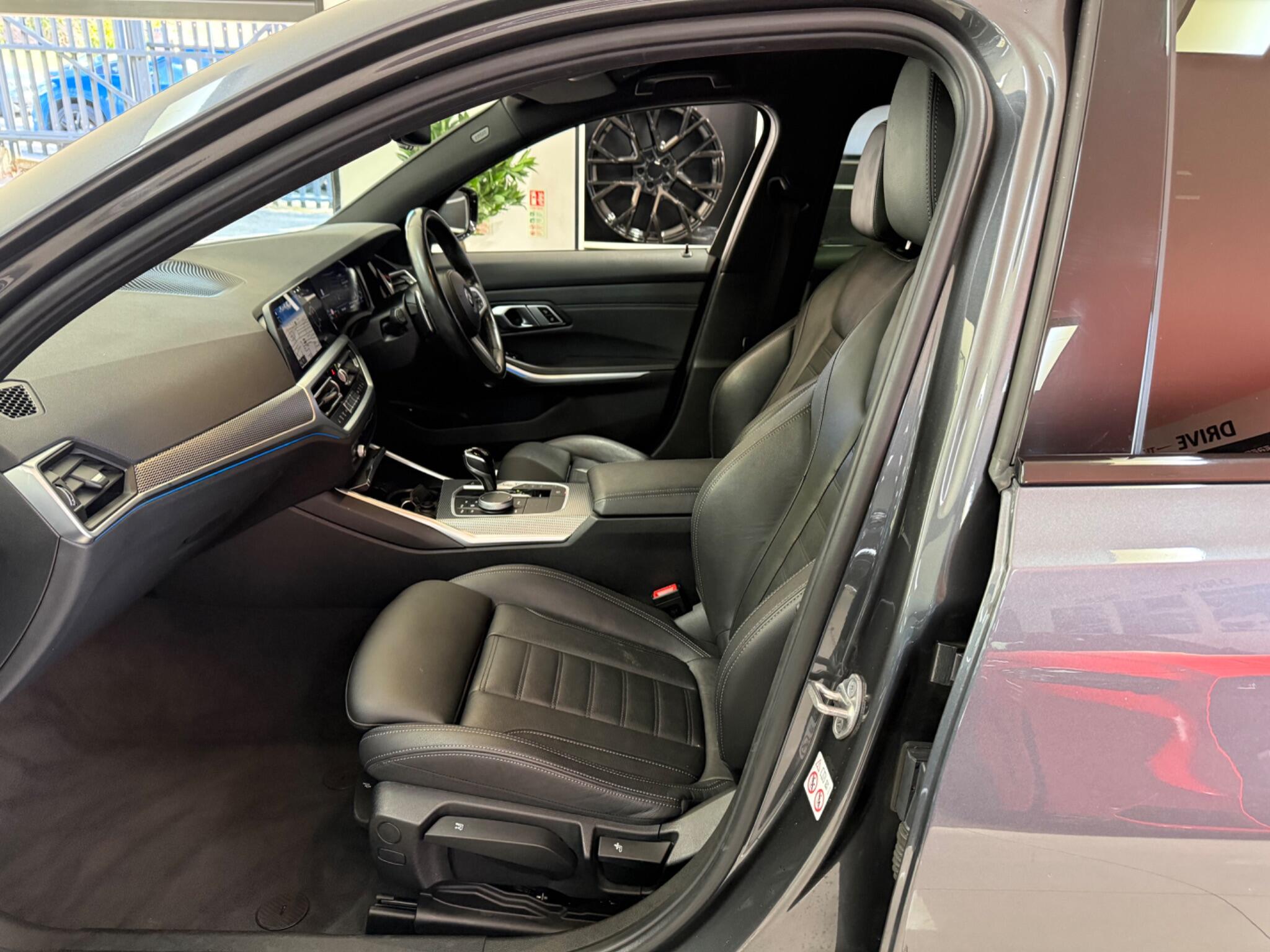 BMW 3 Series view 31